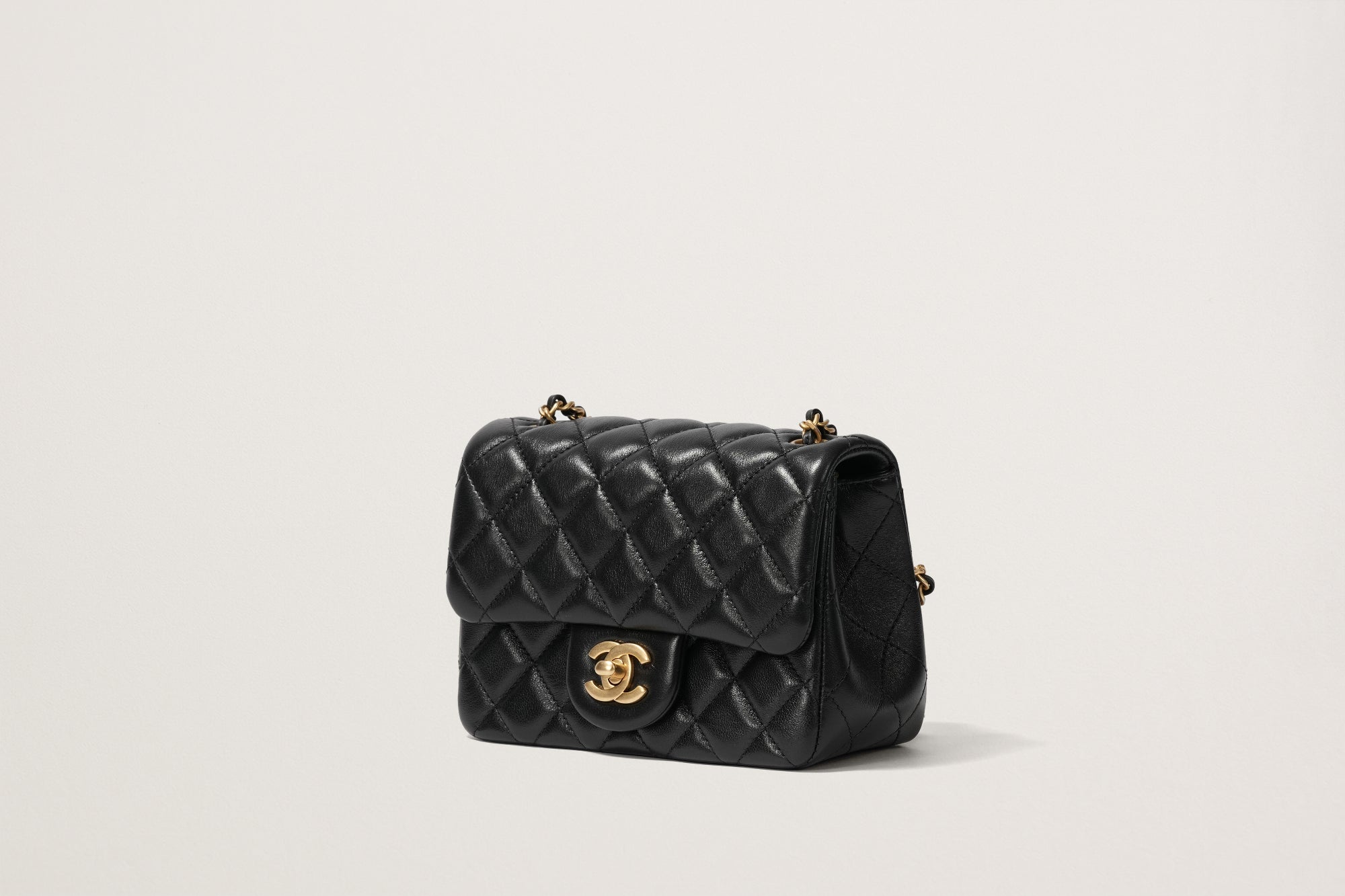 CHANEL マトラッセ ミニフラップ17ココボール バッグ – GINZA SATAKE