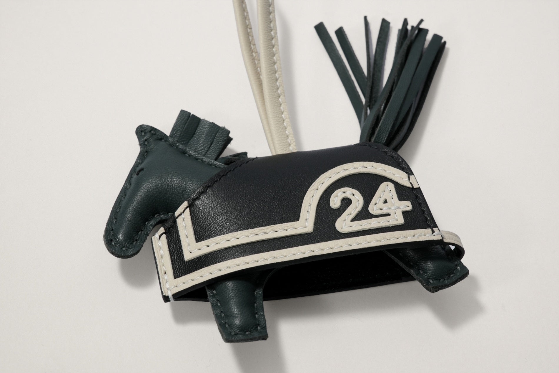 新品】エルメス ロデオチャーム ロベオ24 エルメス クレ ブラック