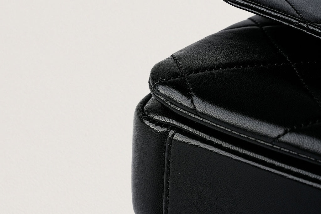 CHANEL 19 ショルダーバッグ