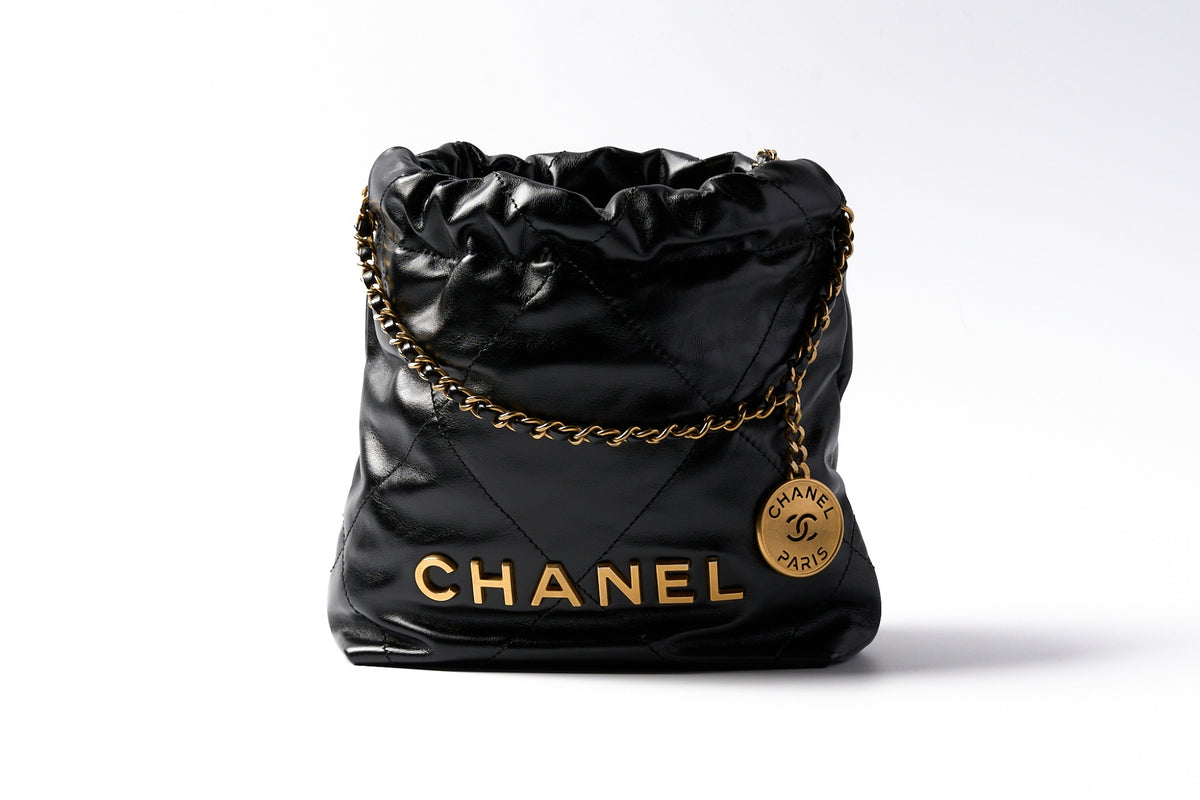 CHANEL☆美品正規品ショルダー 2WAYが嬉しい 小さいのに収納力抜群で優秀 CHANEL 22 ミニバック
