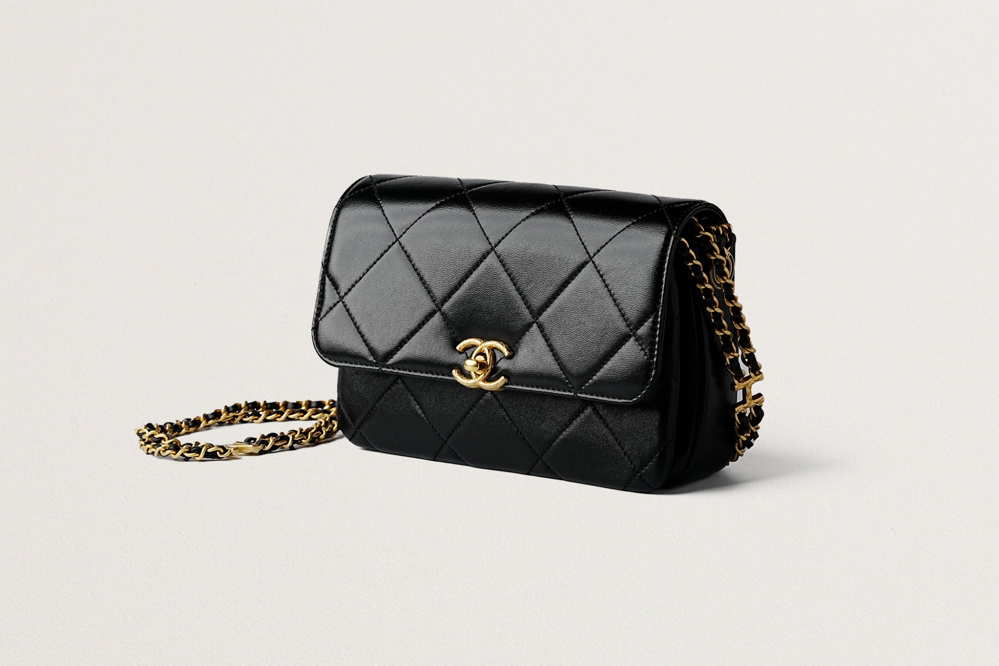 CHANEL 19 ショルダーバッグ
