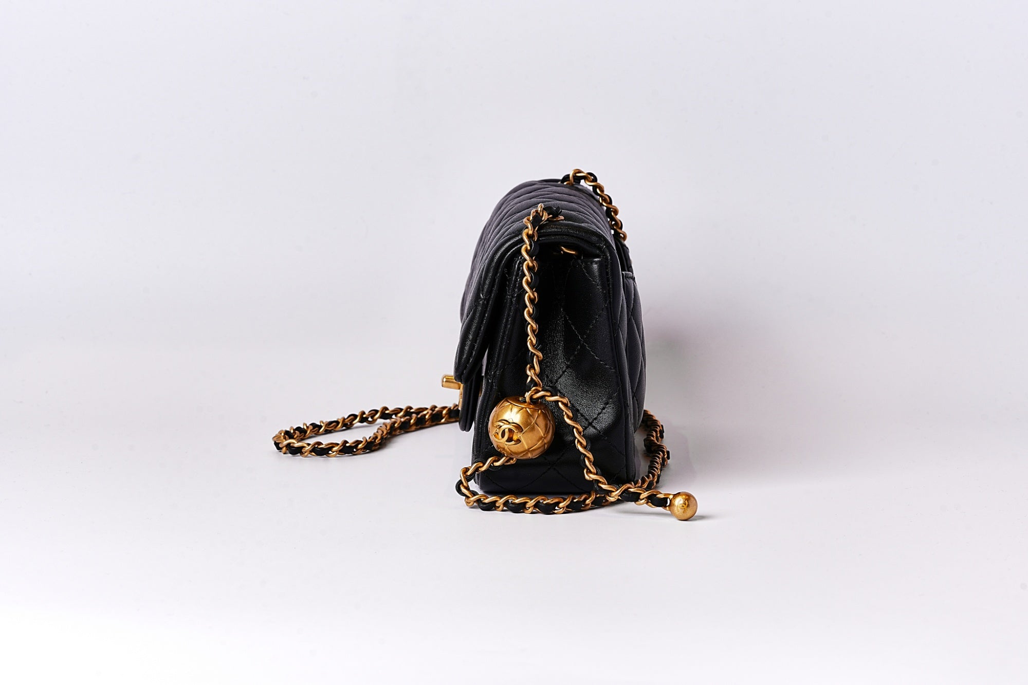 CHANEL マトラッセ ミニフラップバッグ20 ココボール – GINZA SATAKE