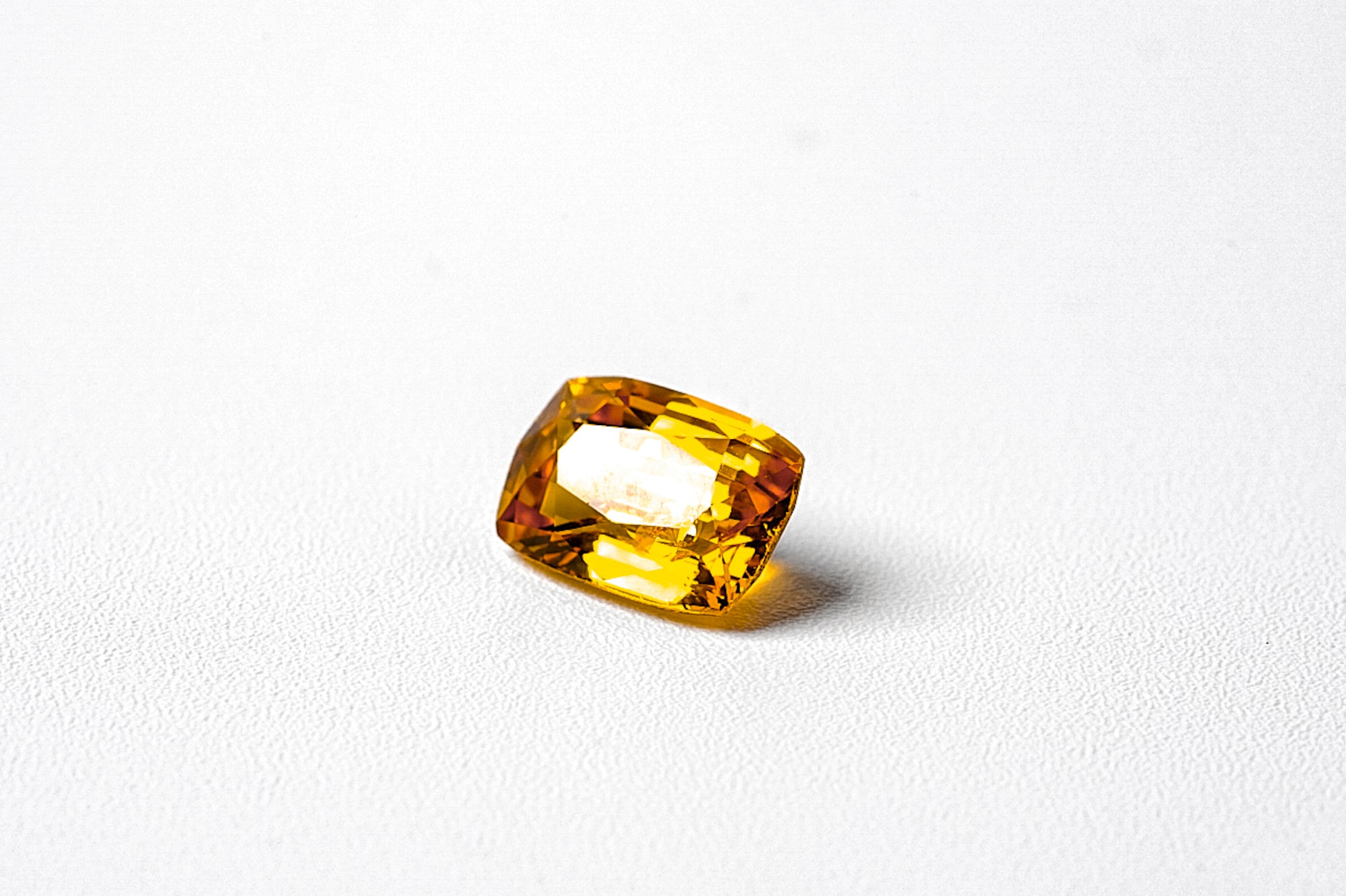 ゴールデンサファイアルース（2.028ct） – GINZA SATAKE