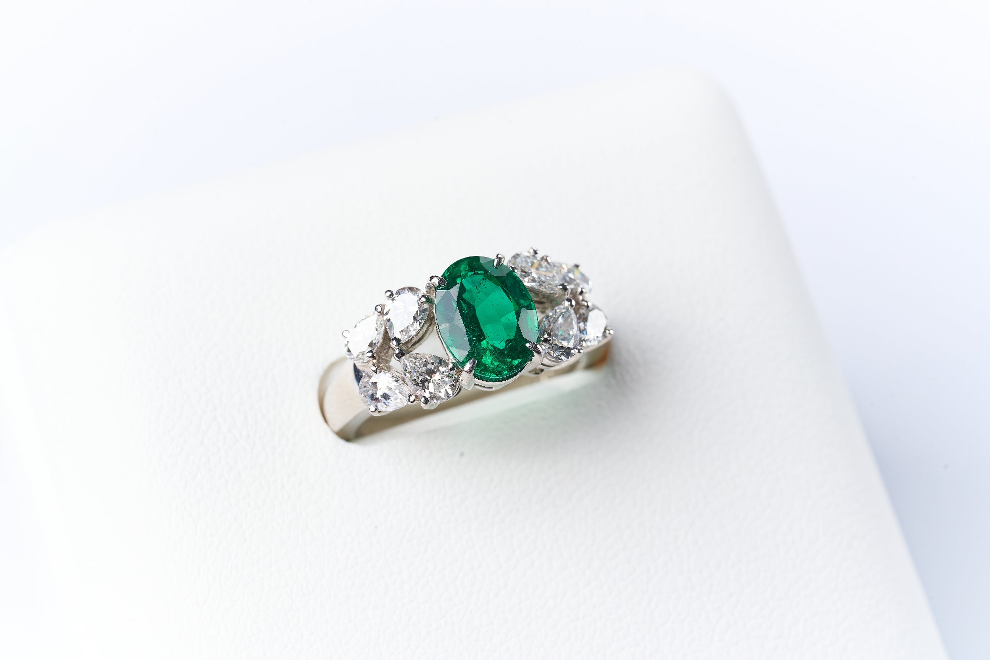 PT950 MIKIMOTO エメラルドリング – GINZA SATAKE