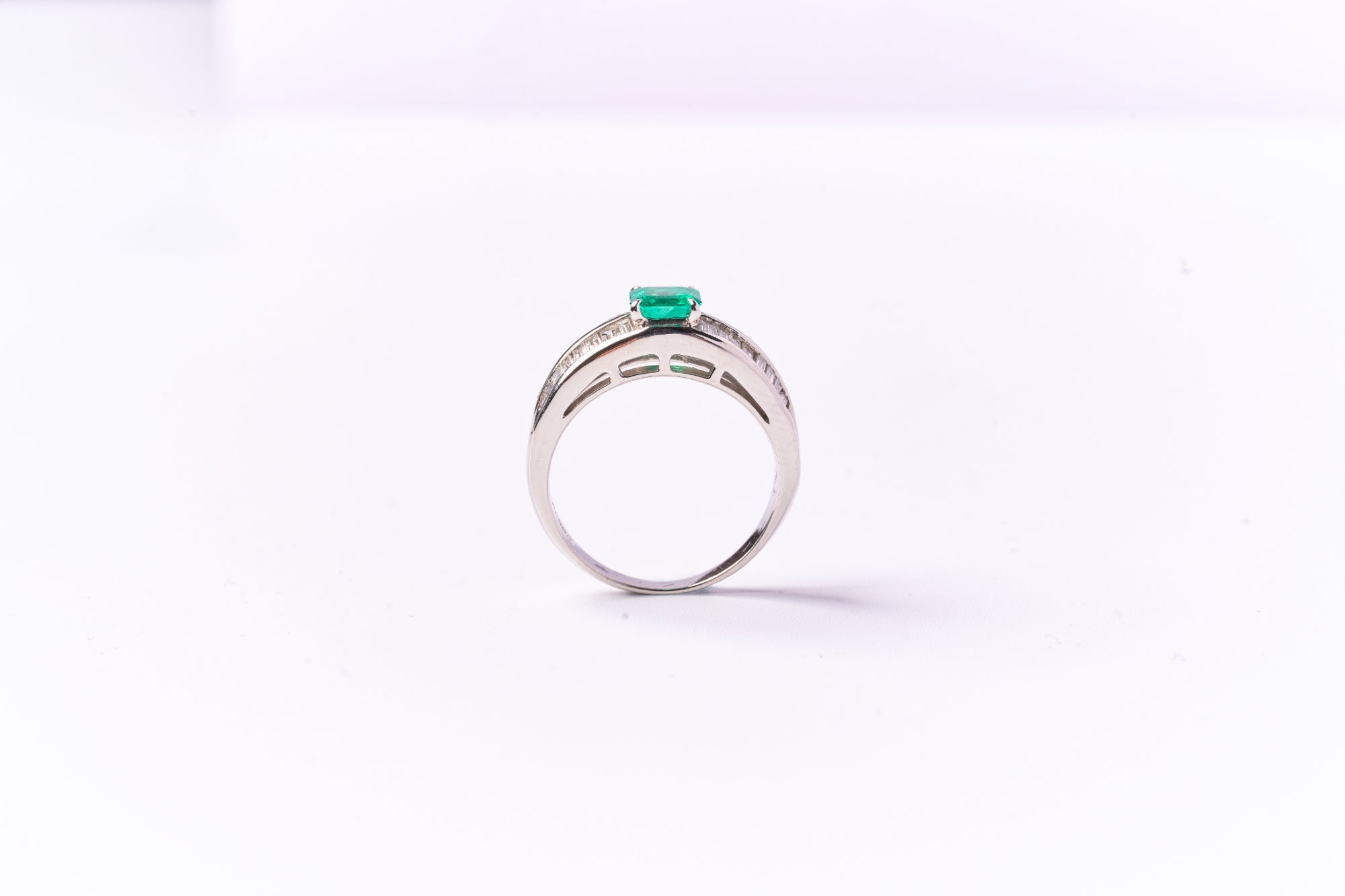 エメラルド リング – GINZA SATAKE