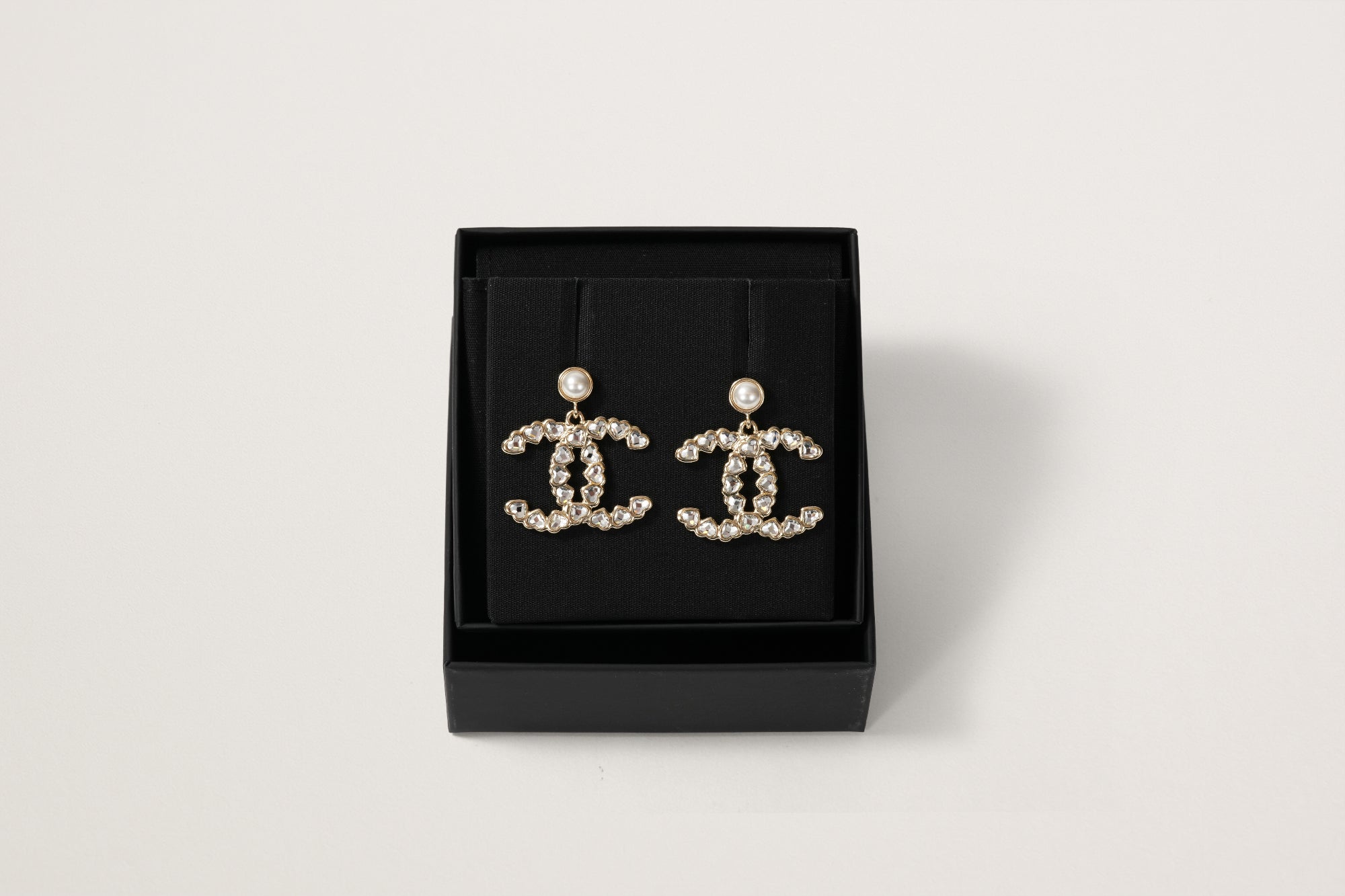 CHANEL ココマーク ハートラインストーンピアス – GINZA SATAKE CHANEL ココマーク ハートラインストーンピアス – GINZA SATAKE