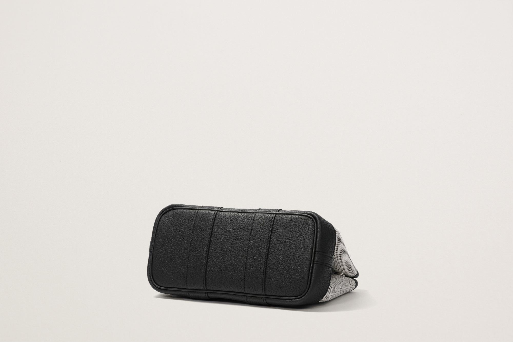 HERMES ネオ・ガーデン23 黒