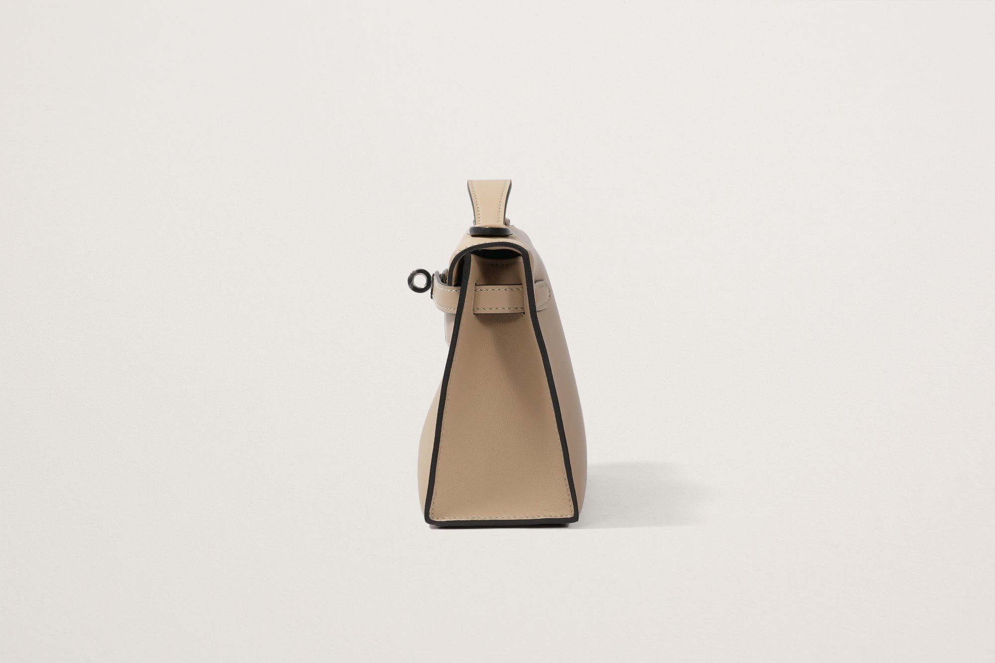HERMES 春夏コレクション　ポリアミド型押しジャケット　52 Hermès Kelly 28 Retourne Dalmatian Buffalo Leather Palladium
