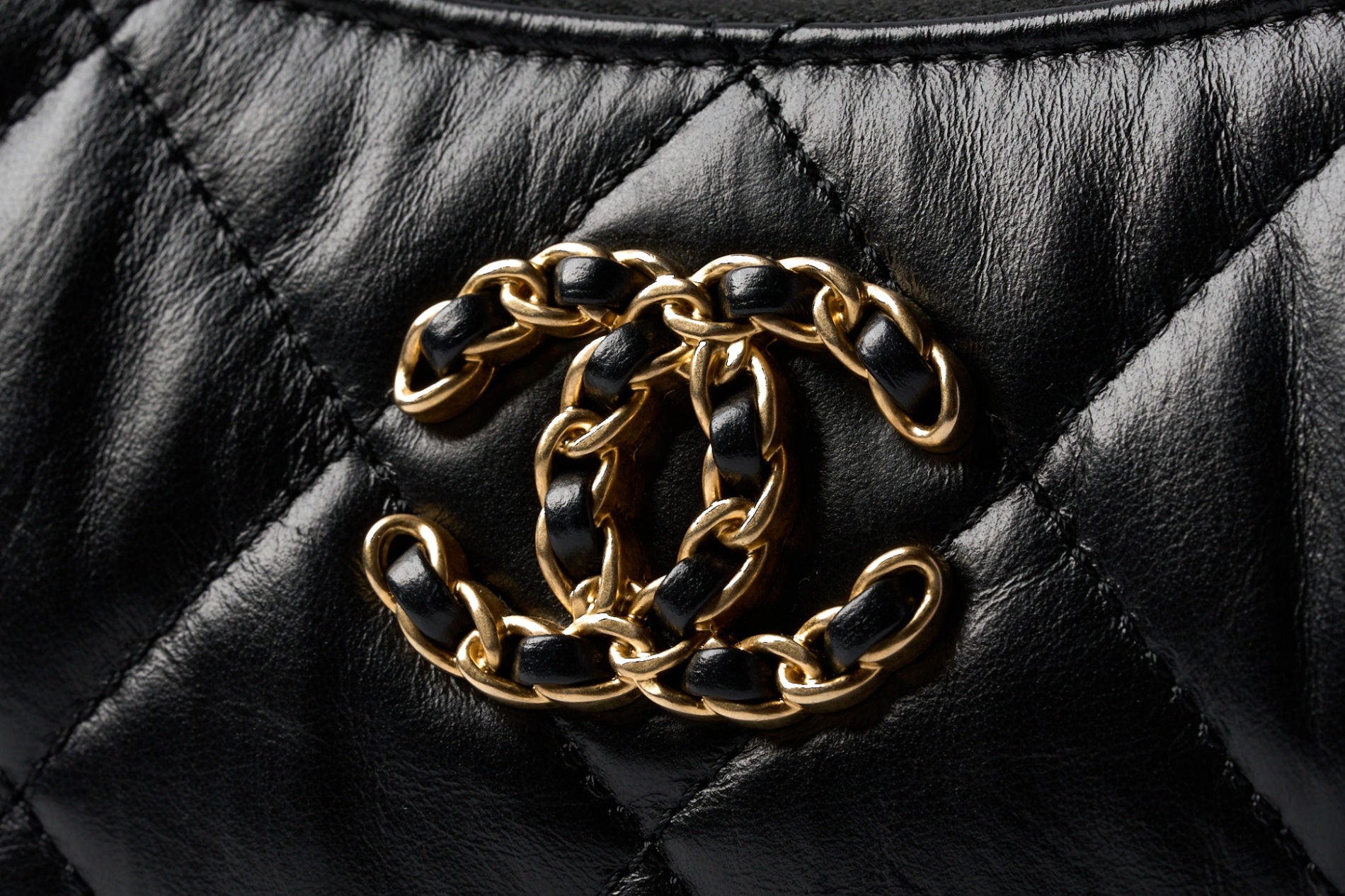 CHANEL 19ホーボーバッグ
