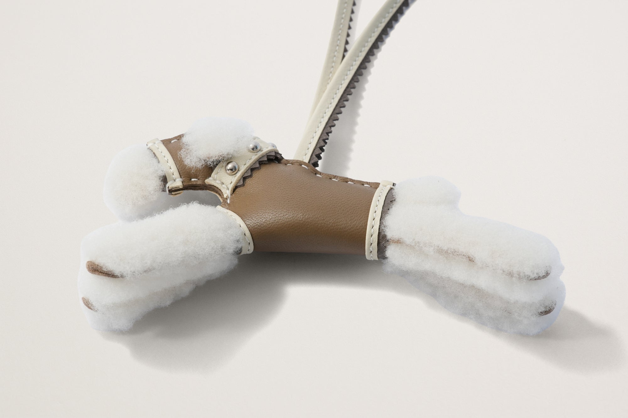 HERMES バディチャーム 首輪付き エトゥープ/エクリュ/クレ/エタン