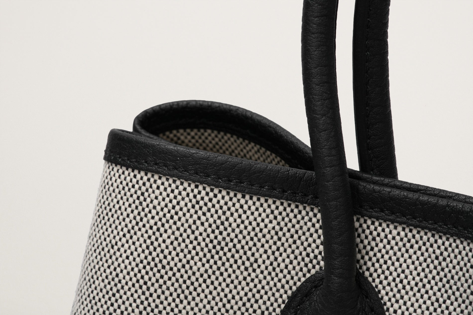 HERMES ネオ・ガーデン23 黒