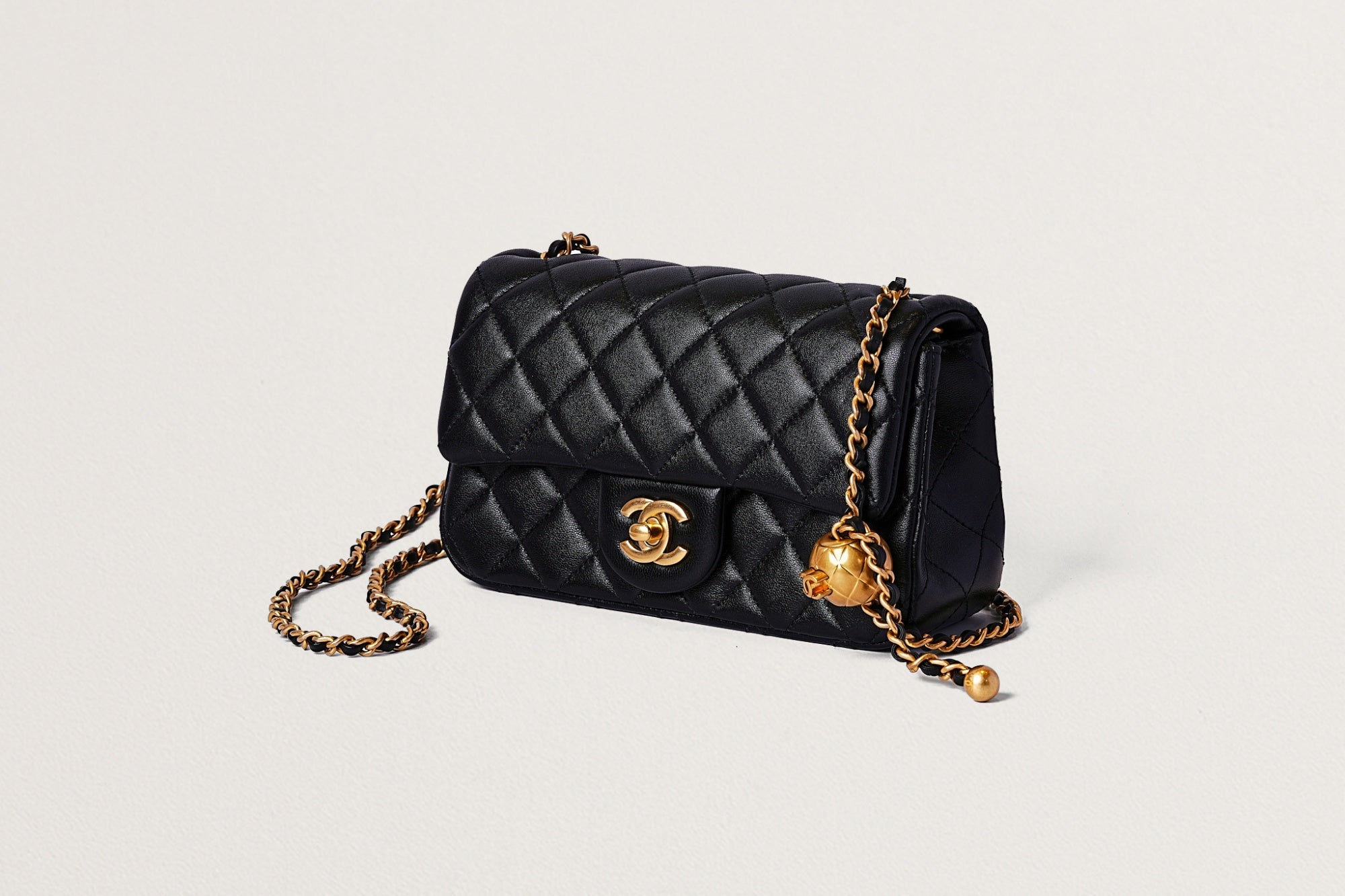 CHANEL マトラッセ ミニフラップバッグ20 ココボール – GINZA SATAKE