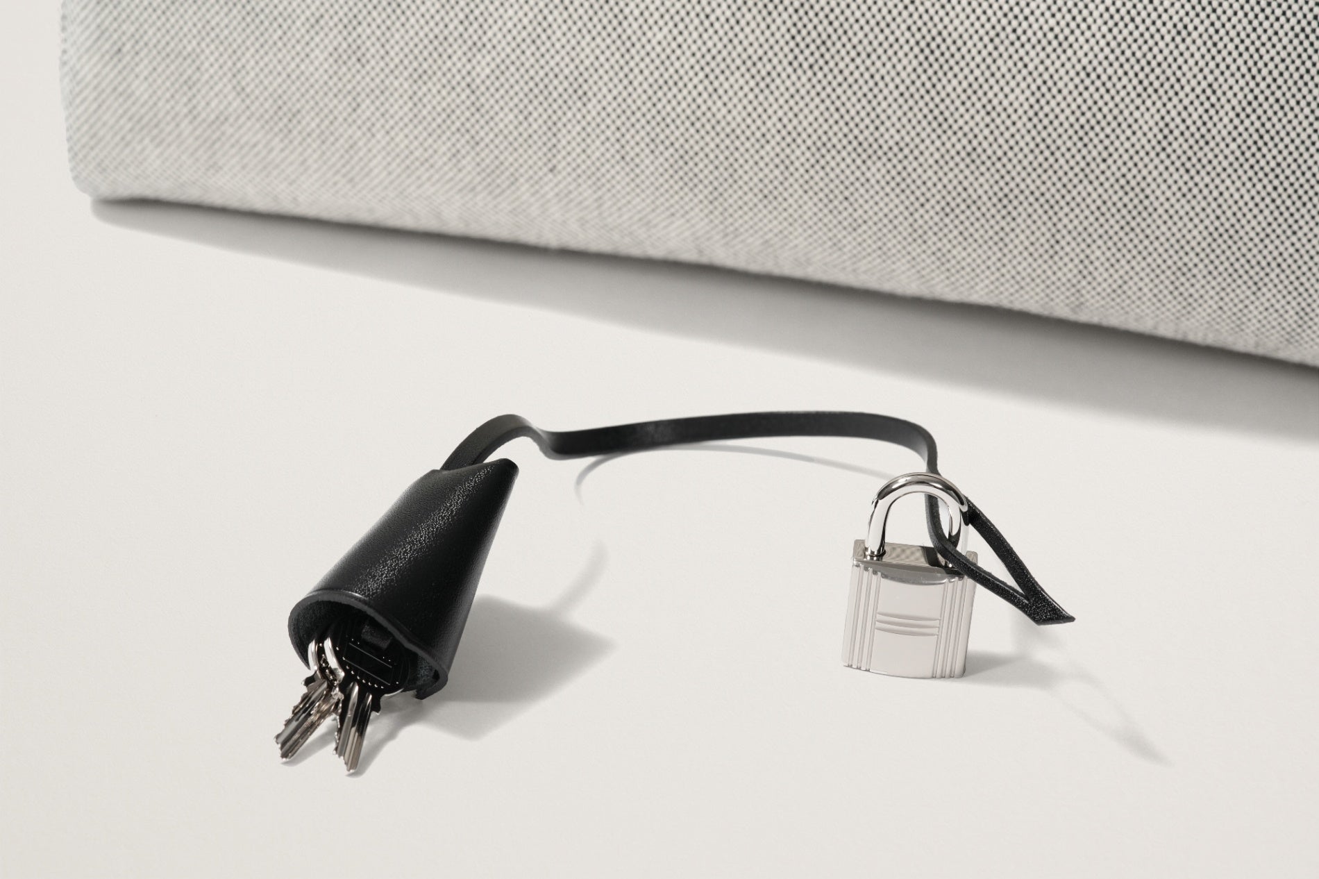 HERMES エールバッグ39 黒/エクリュ