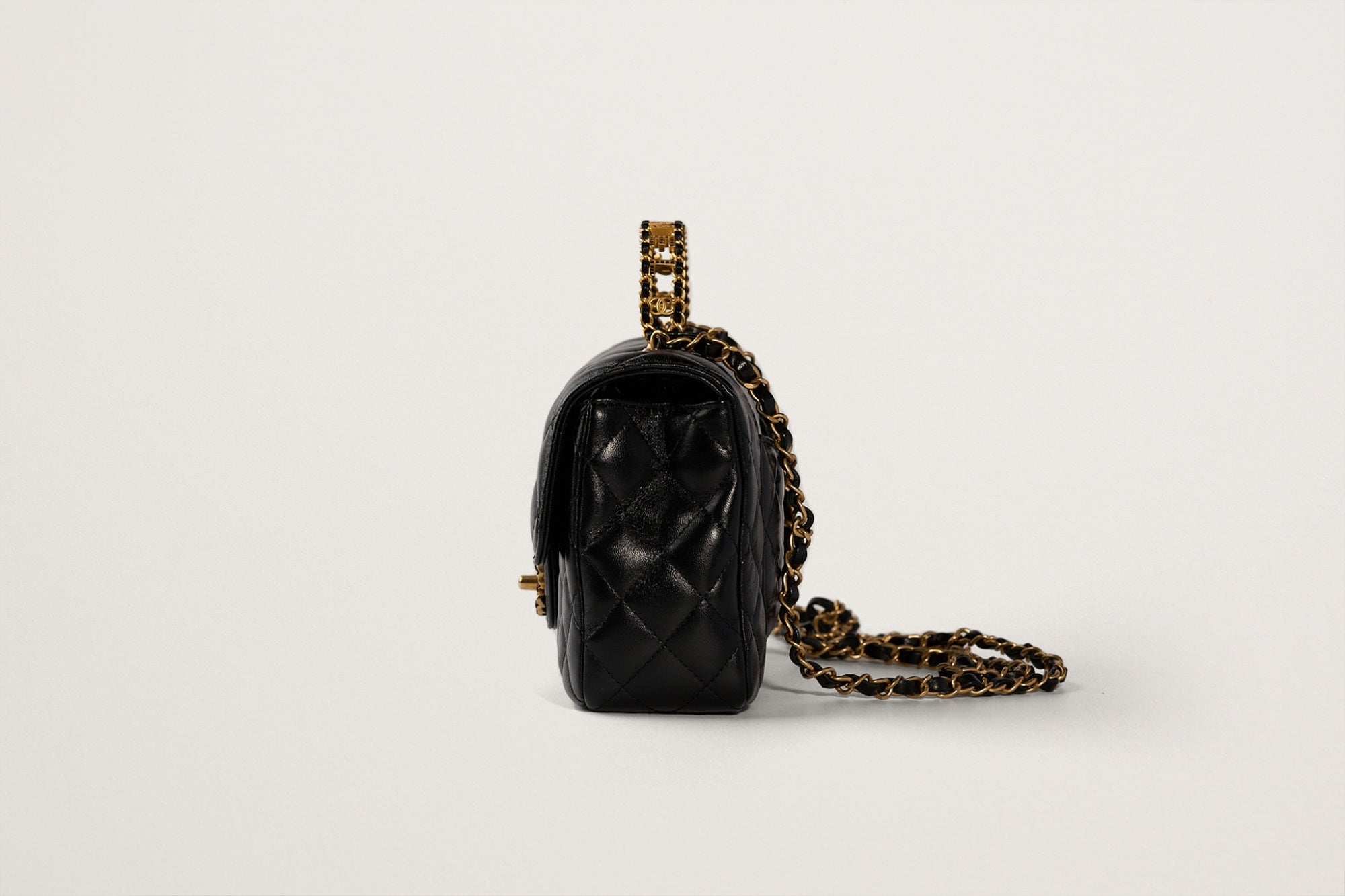CHANEL シャネル19 マトラッセ トップハンドル フラップバッグ – GINZA