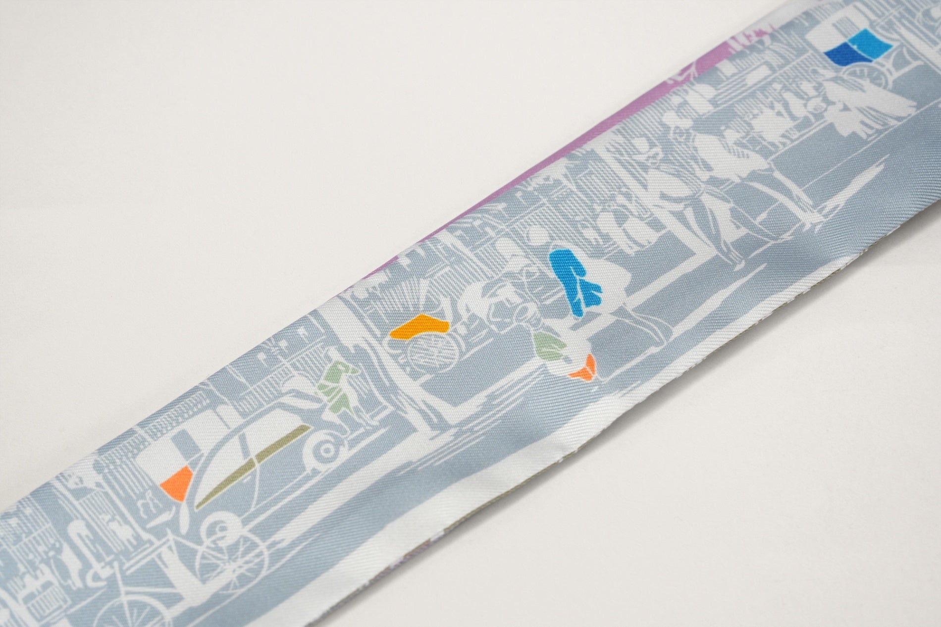 HERMES ツイリー《ブールヴァールの陰から》 – GINZA SATAKE