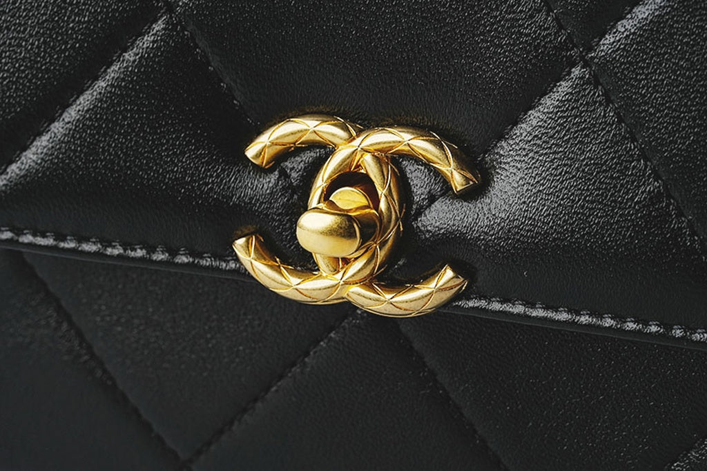 CHANEL 19 ショルダーバッグ