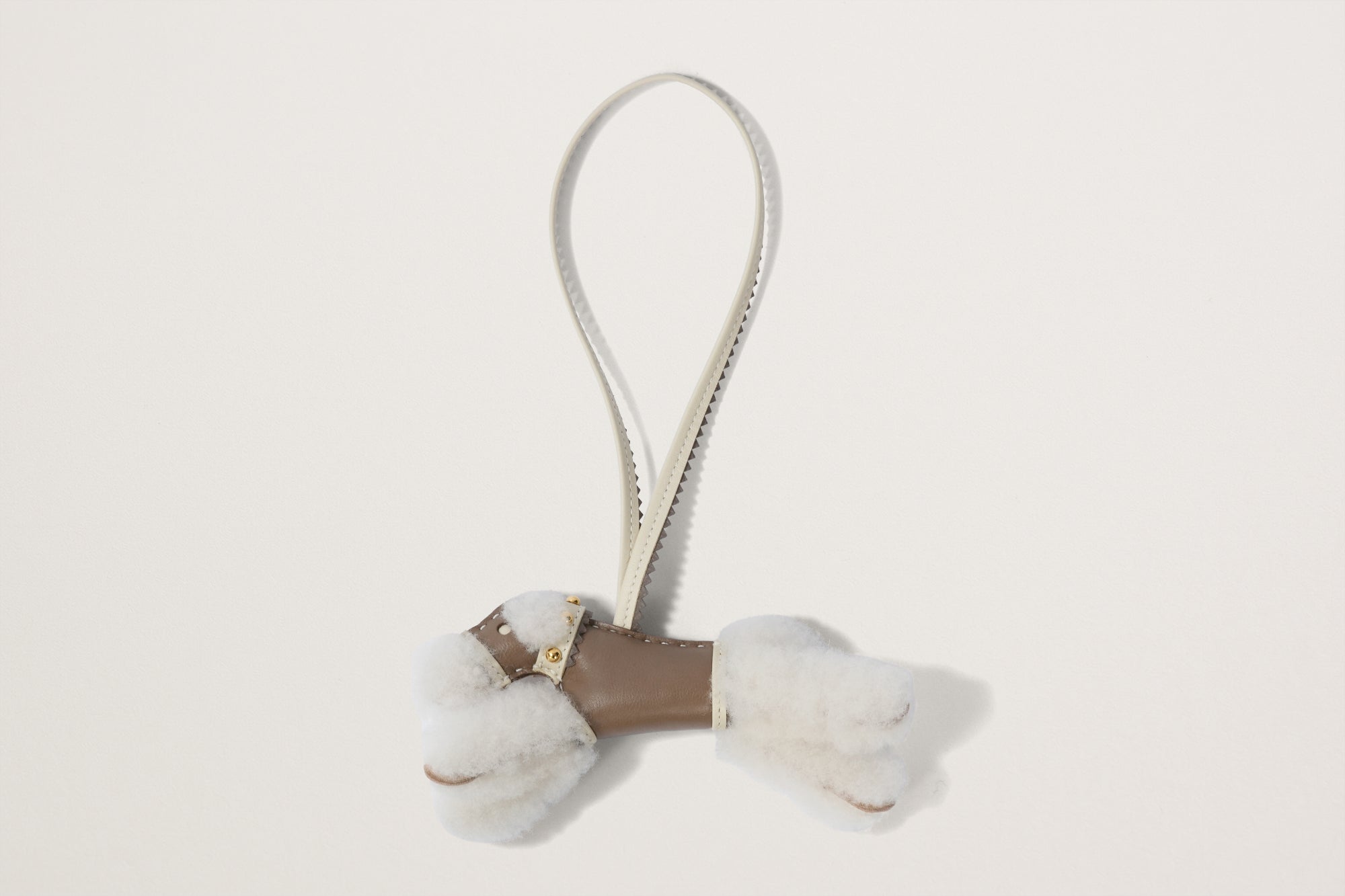 新品未使用 HERMES エルメス バディAPICチャーム エトゥープ HERMES バディチャーム 首輪付き エトゥープ/エクリュ/クレ/エタ