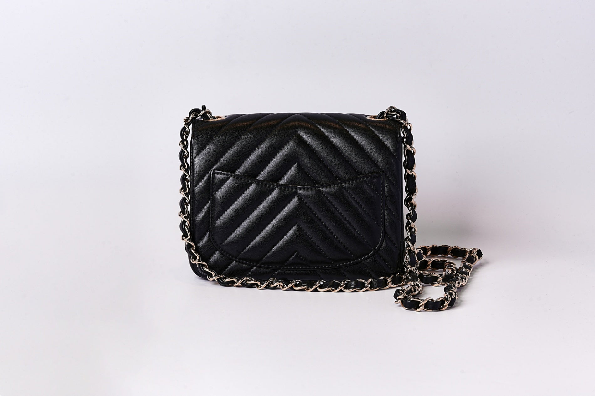 CHANEL Vステッチ ミニマトラッセバッグ