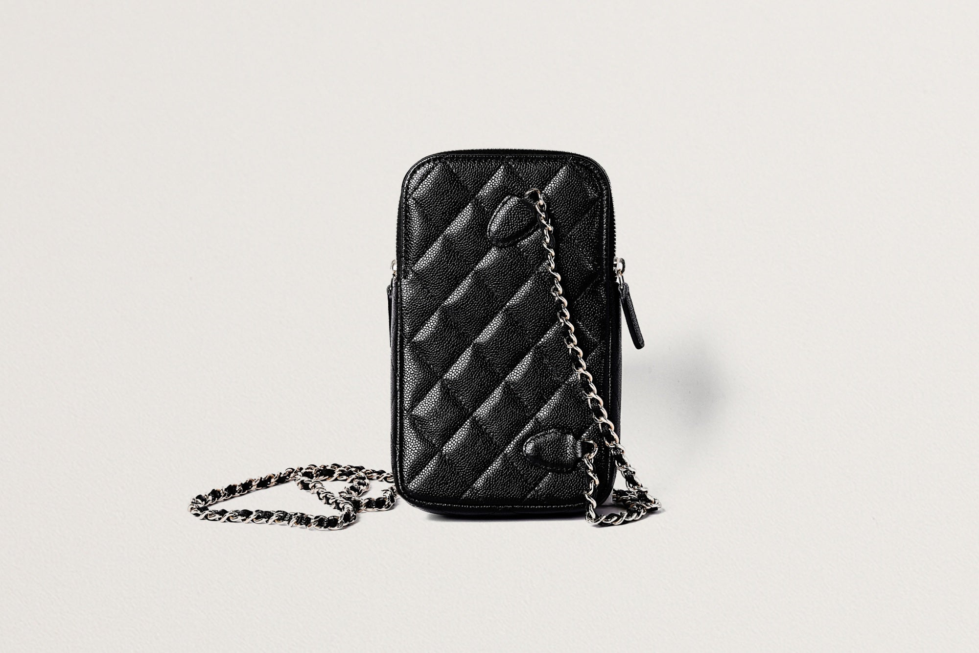 CHANEL ショルダーチェーン付きスマホホルダーとミニポーチ ❣️￼【新品￼】 CHANEL チェーンショルダーフォンポーチ – GINZA SATAKE