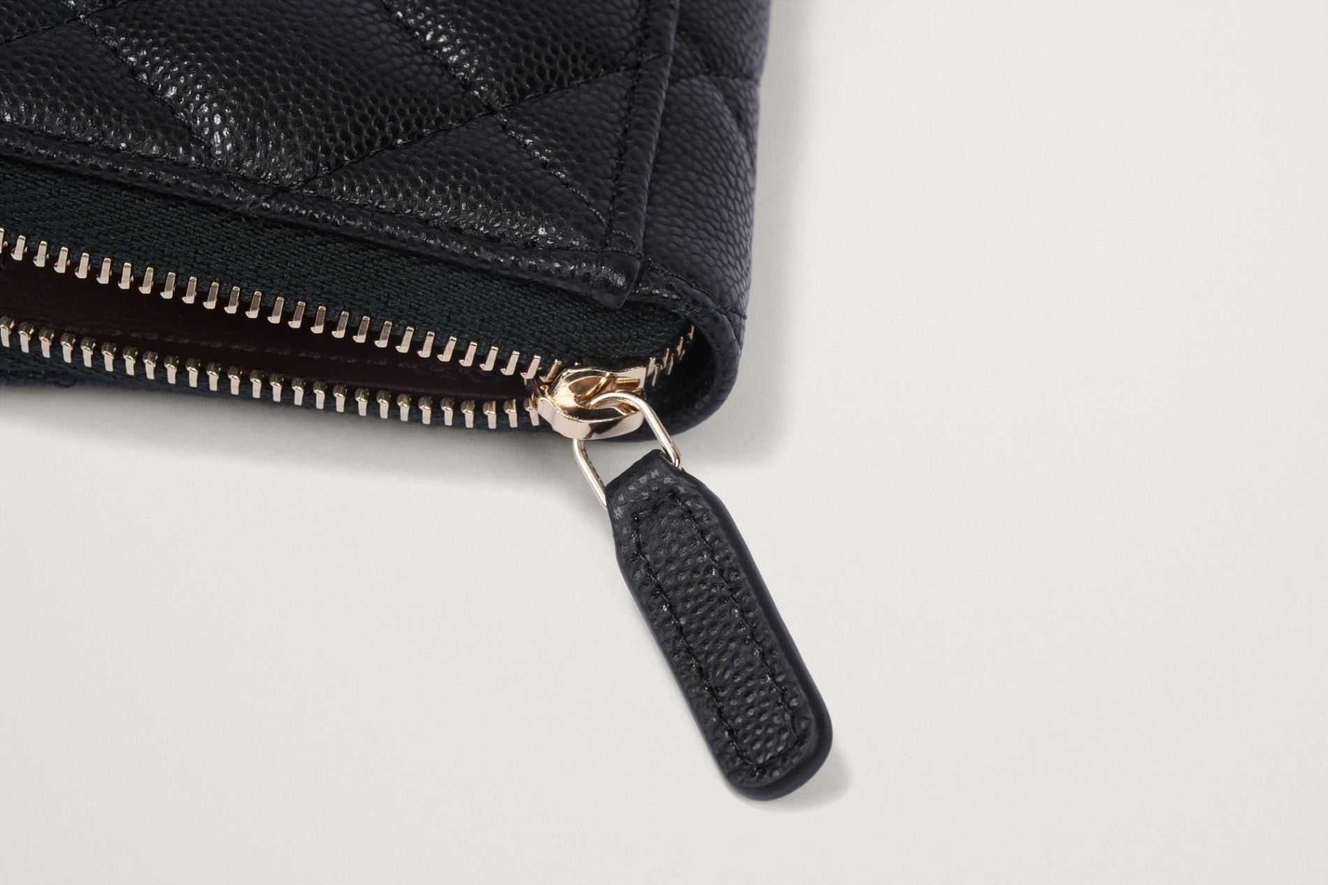 CHANEL クラシック ジップ カードケース