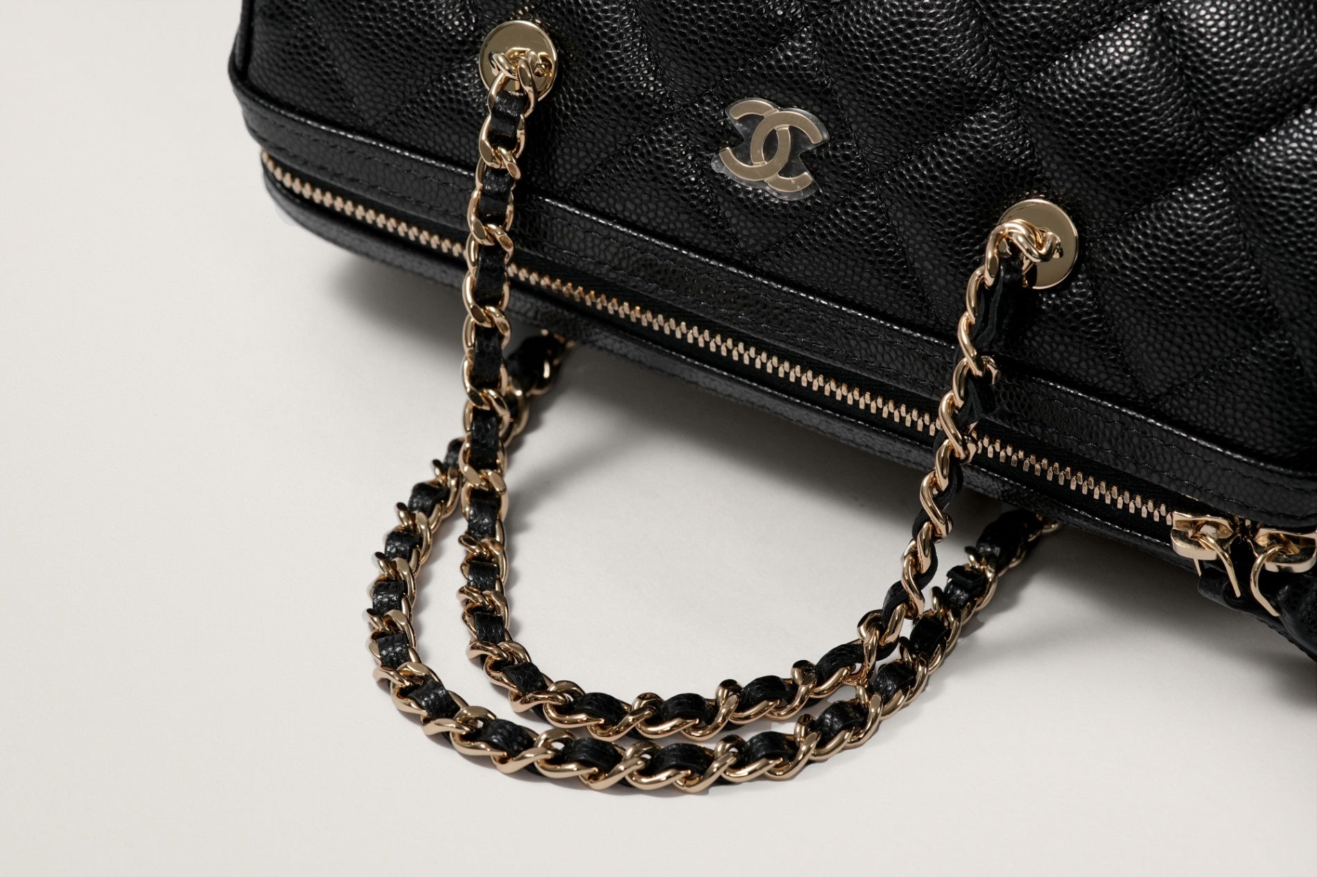 CHANEL シャネル チェーンショルダー