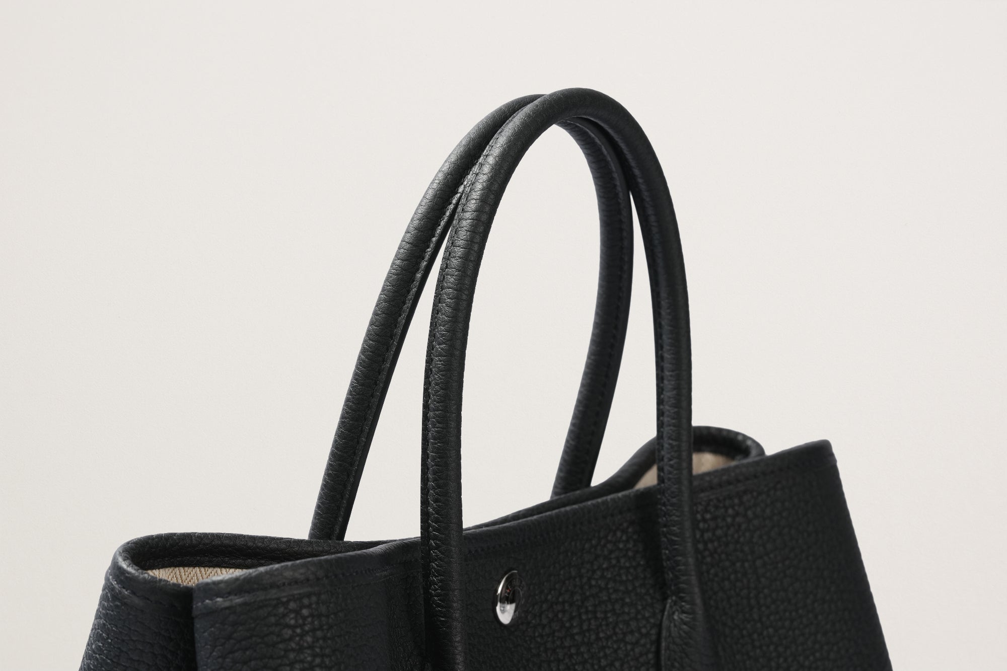 HERMES エルメス　箱(38×34×16cm)　ガーデンパーティ　095　② HERMES ガーデンパーティ30 黒 – GINZA SATAKE