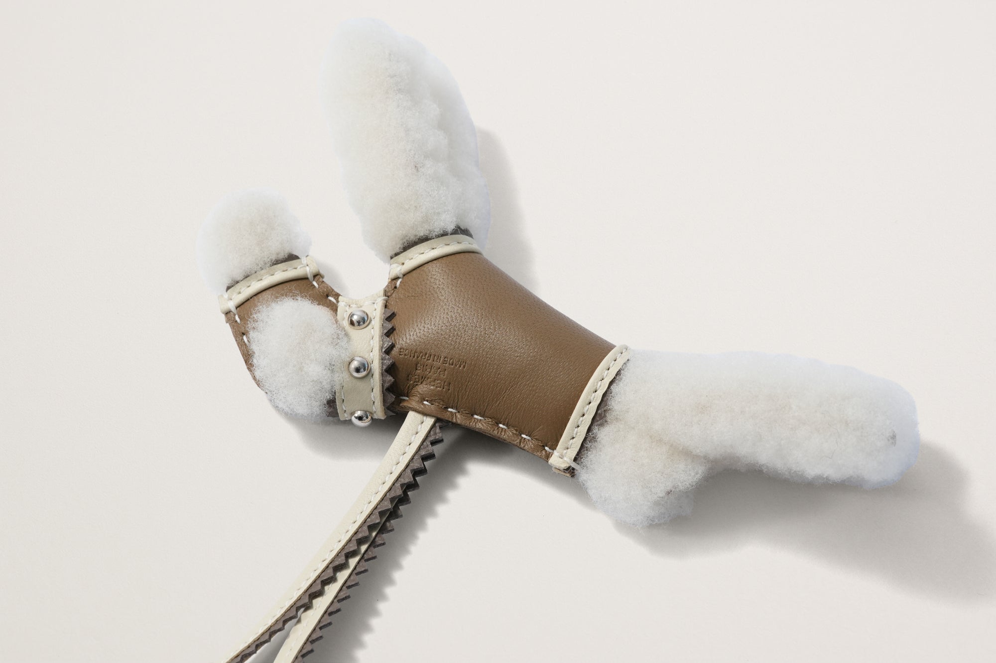 HERMES バディチャーム 首輪付き エトゥープ/エクリュ/クレ/エタン