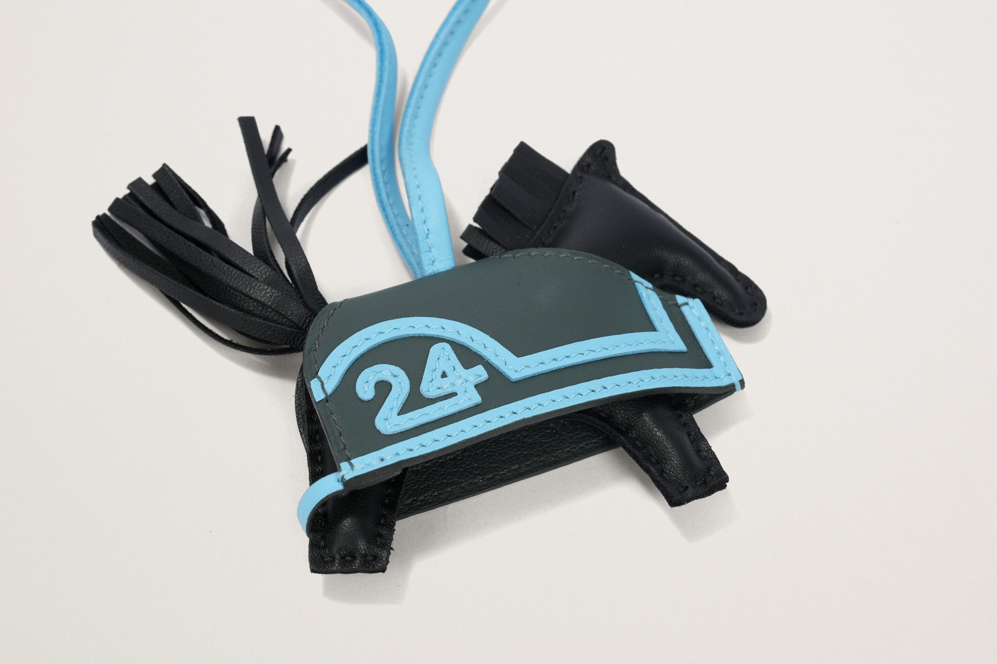 HERMES ロデオチャームPM ロべオ24 ヴェールマングローブ/黒/セレスト