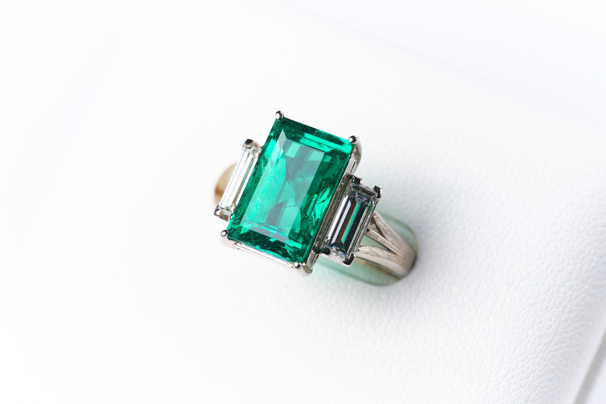 ぽー　エメラルド高貴リング エメラルド リング – GINZA SATAKE