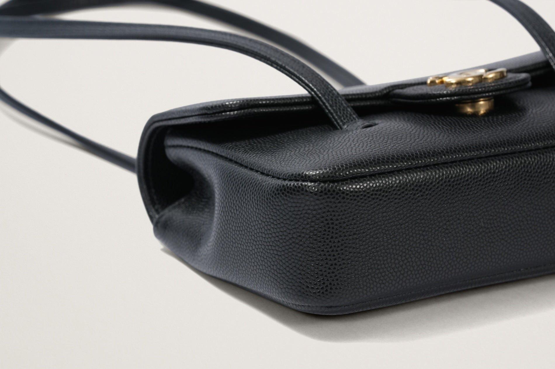 CHANEL ビンテージストラップバック CHANEL ストラップ クラッチ バッグ – GINZA SATAKE