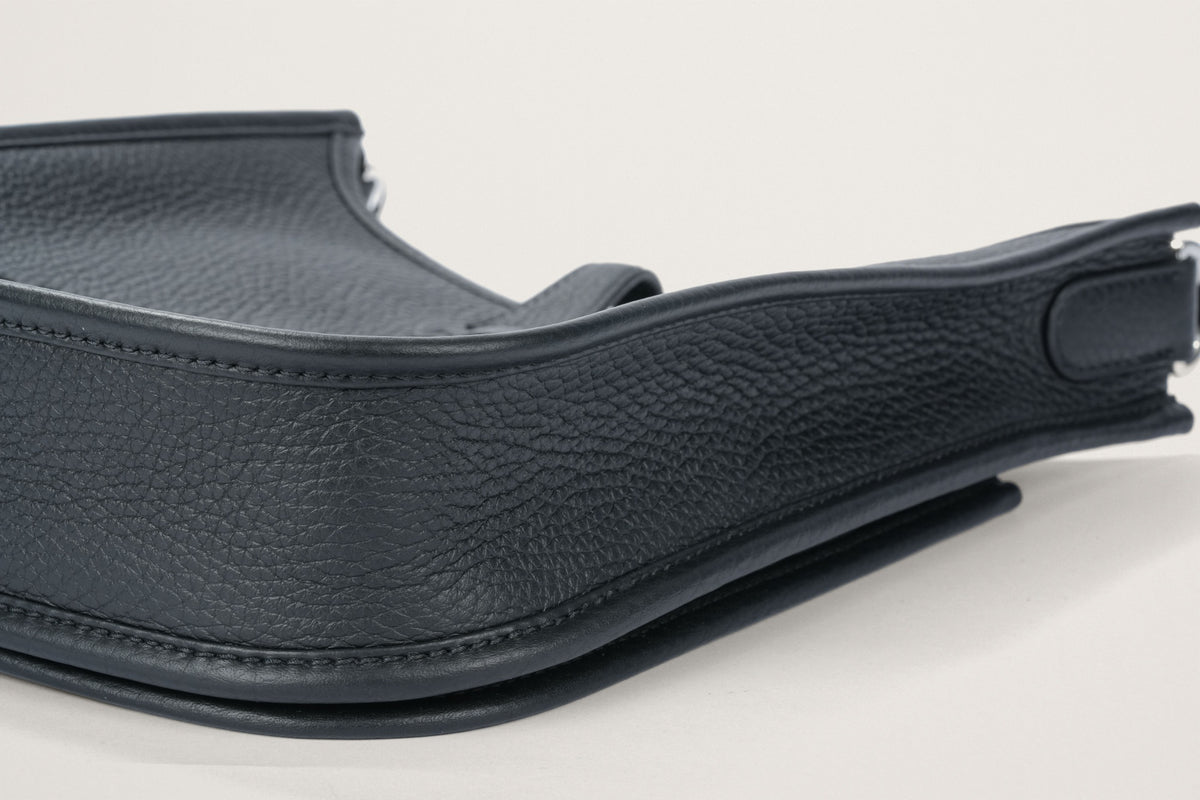 HERMES エヴリン23 黒