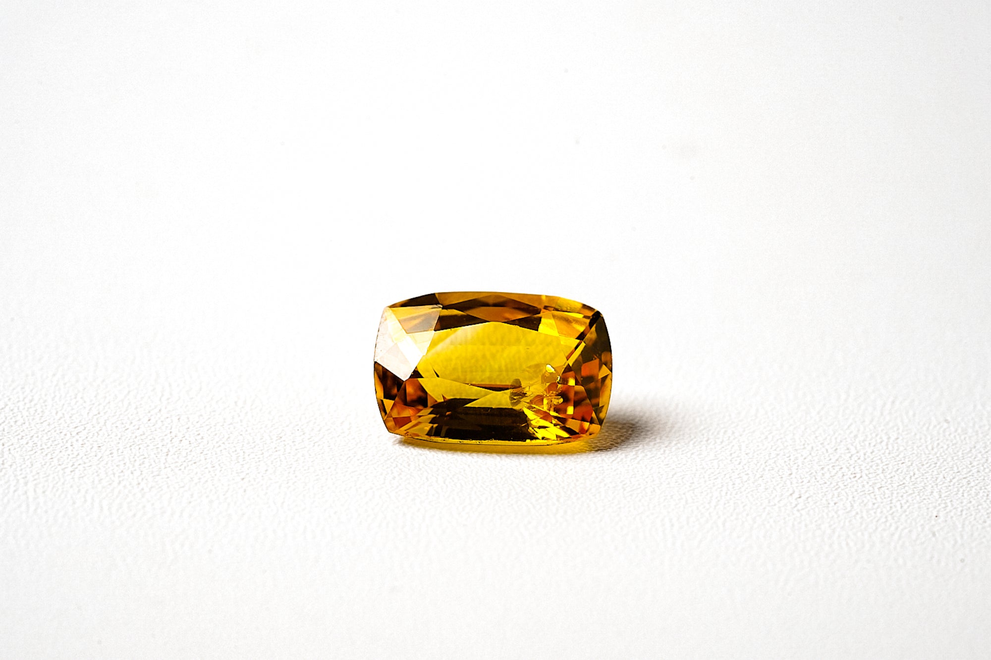 ゴールデンサファイアルース（2.028ct） – GINZA SATAKE