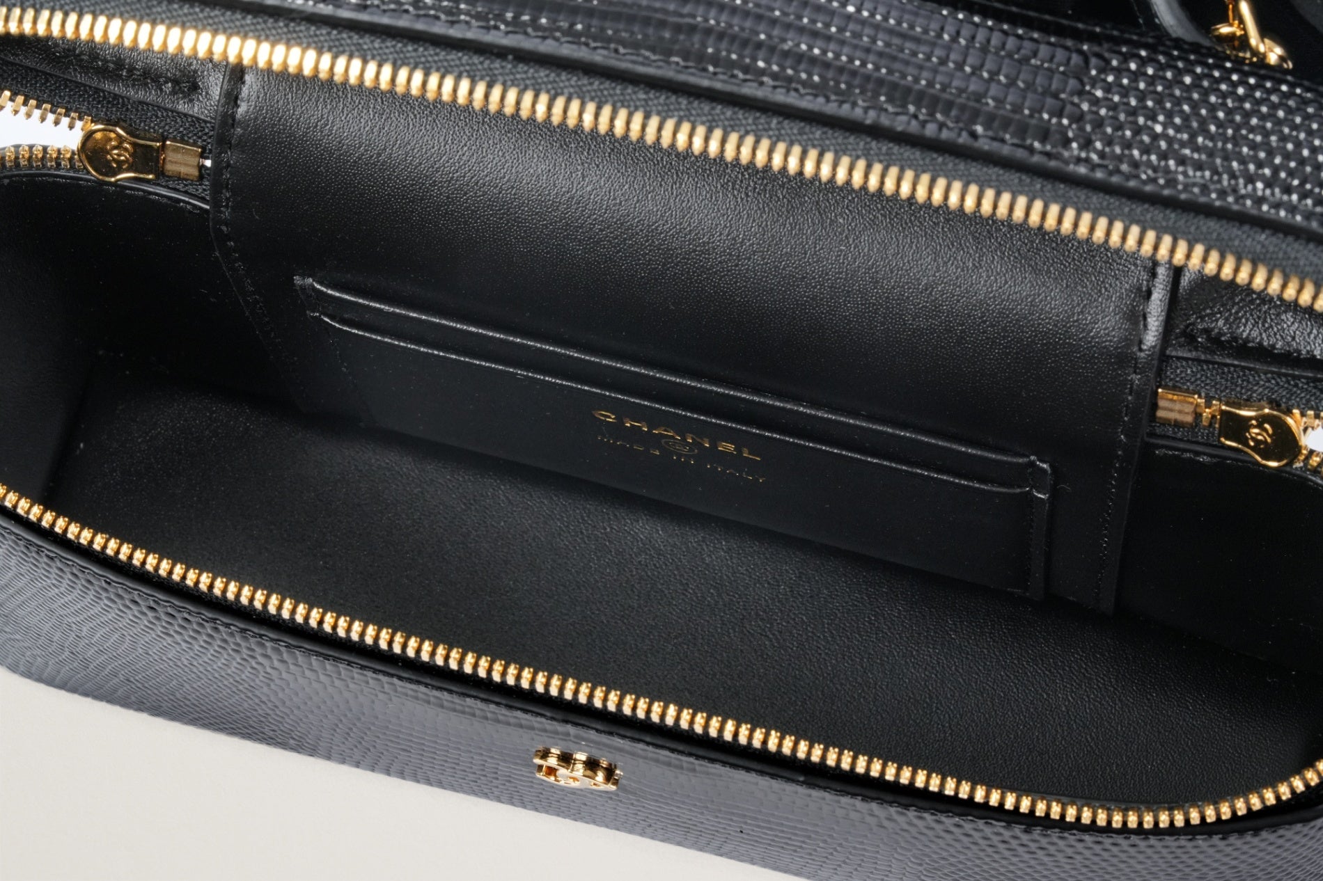 CHANEL マトラッセ スモールヴァニティケース – GINZA SATAKE