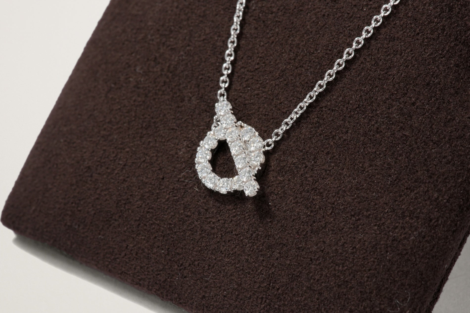 HERMES ペンダント 《フィネス》