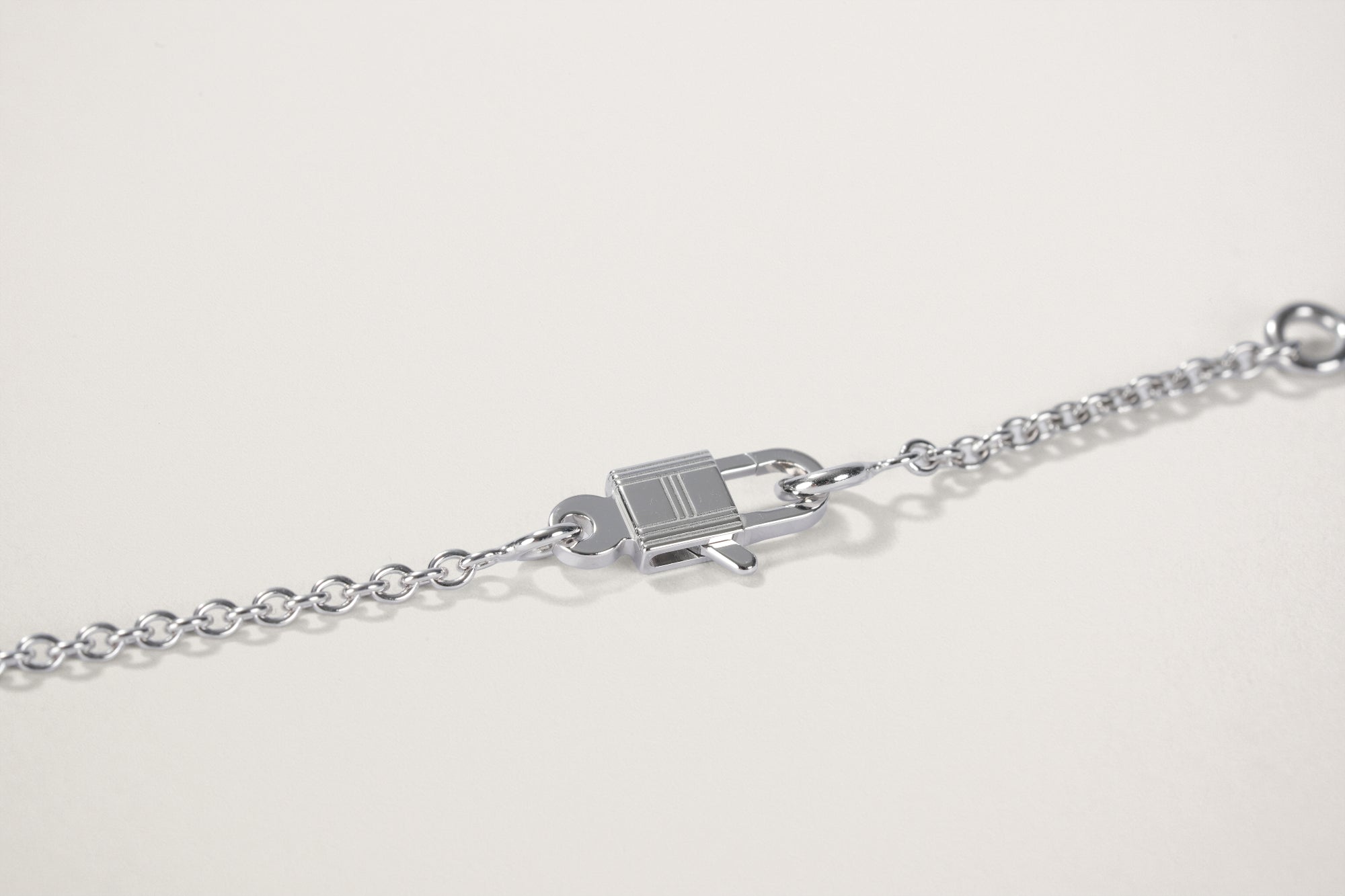 HERMES K18WG アミュレット コンスタンス ダイヤモンドネックレス