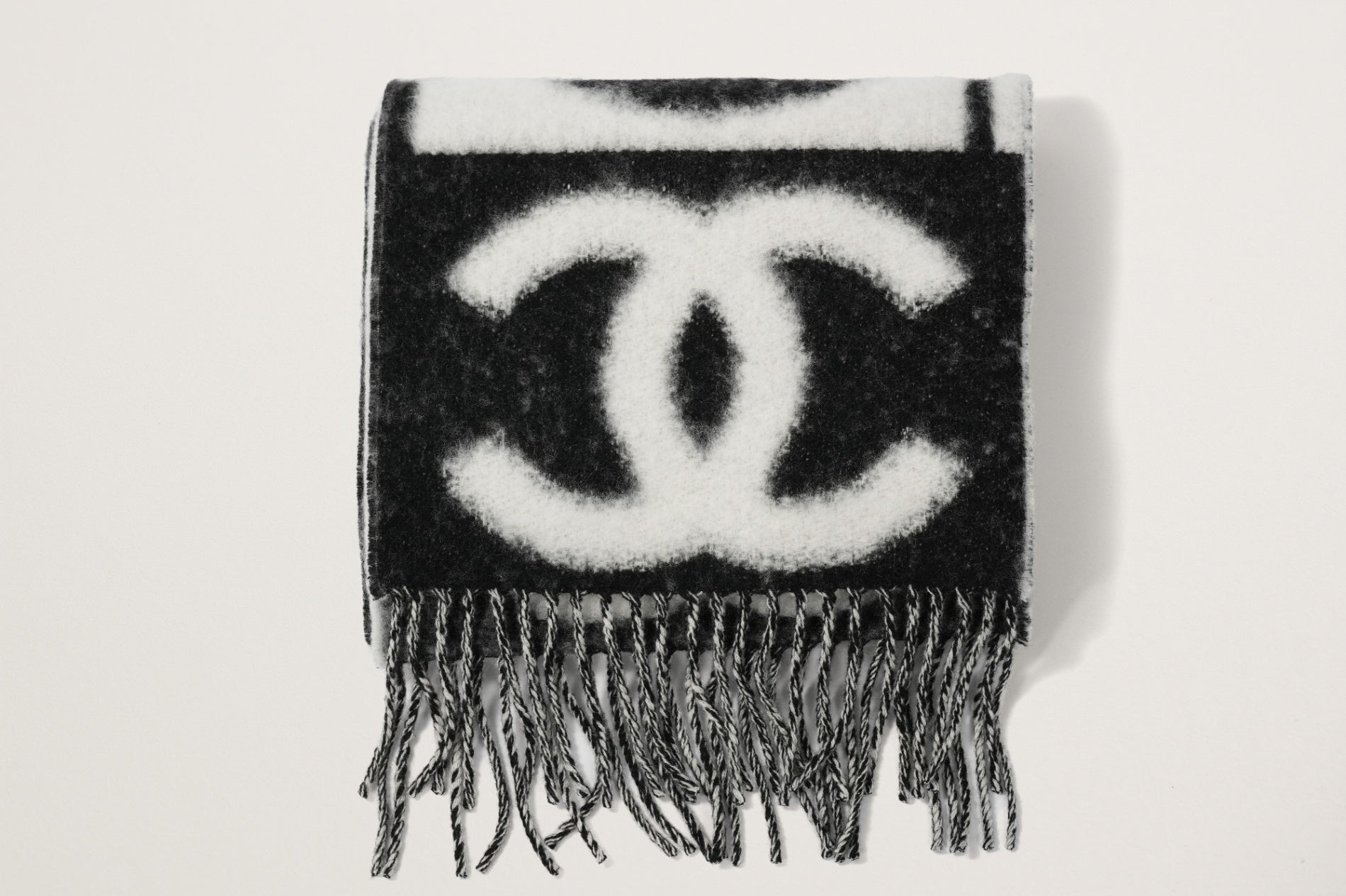 CHANEL カシミヤスカーフ 白/黒 – GINZA SATAKE