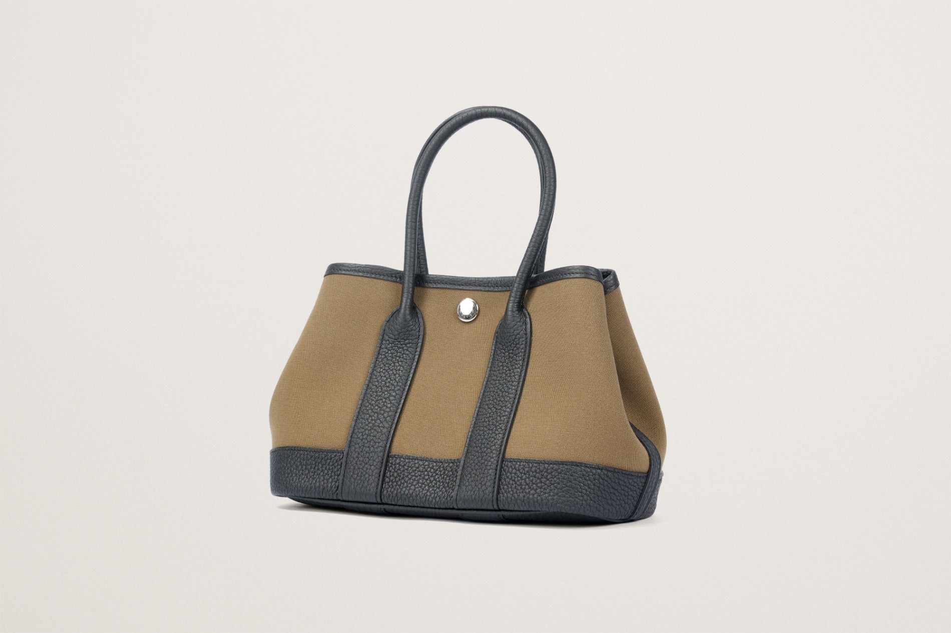 HERMES ネオ・ガーデン23 黒/ヴェールオリーブ