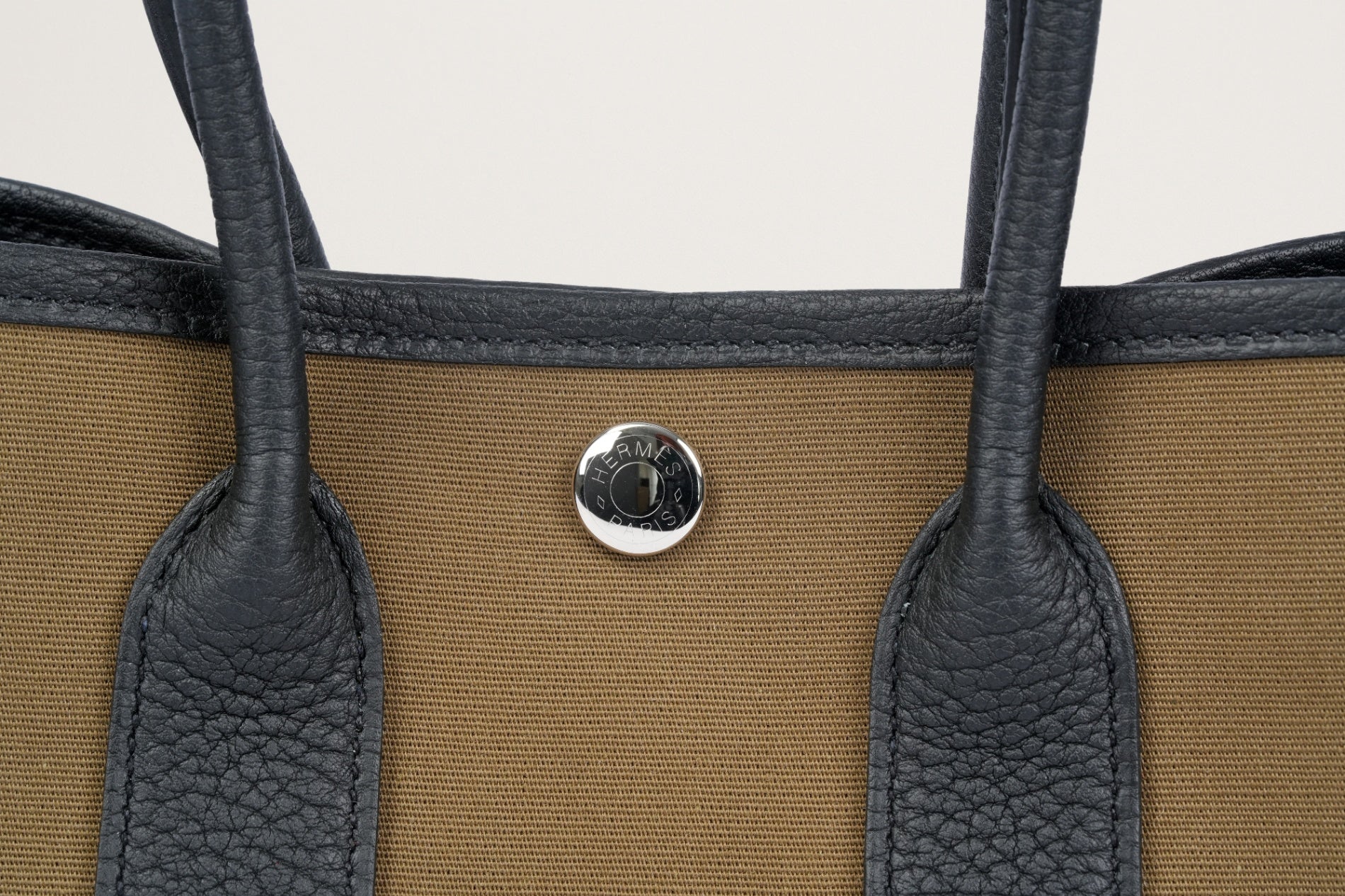 HERMES ネオ・ガーデン23 黒/ヴェールオリーブ
