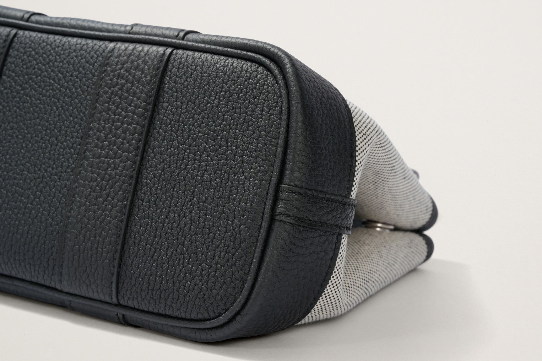 HERMES ネオ・ガーデン23 黒