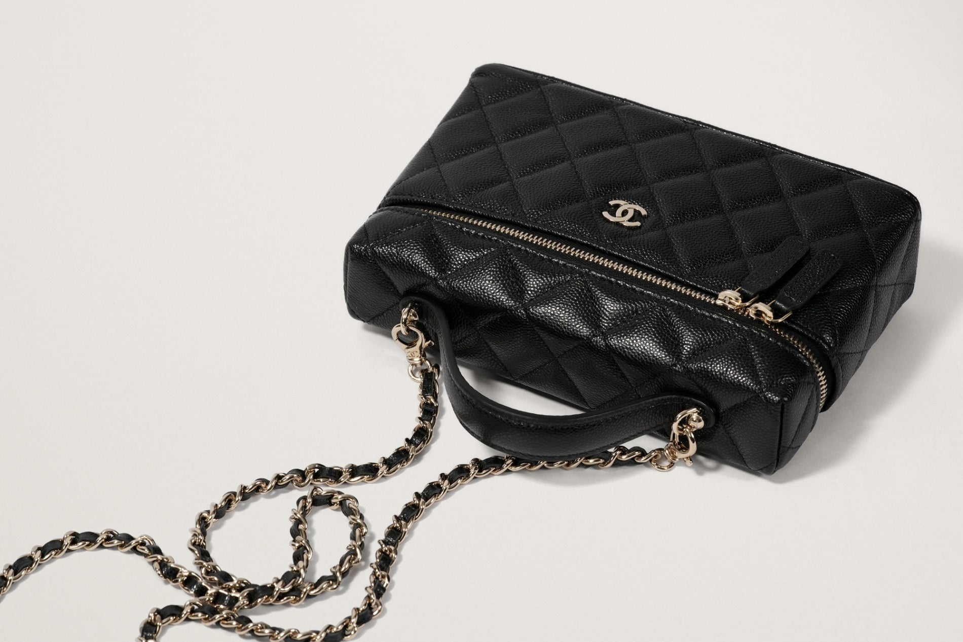 CHANEL マトラッセ スモールヴァニティケース