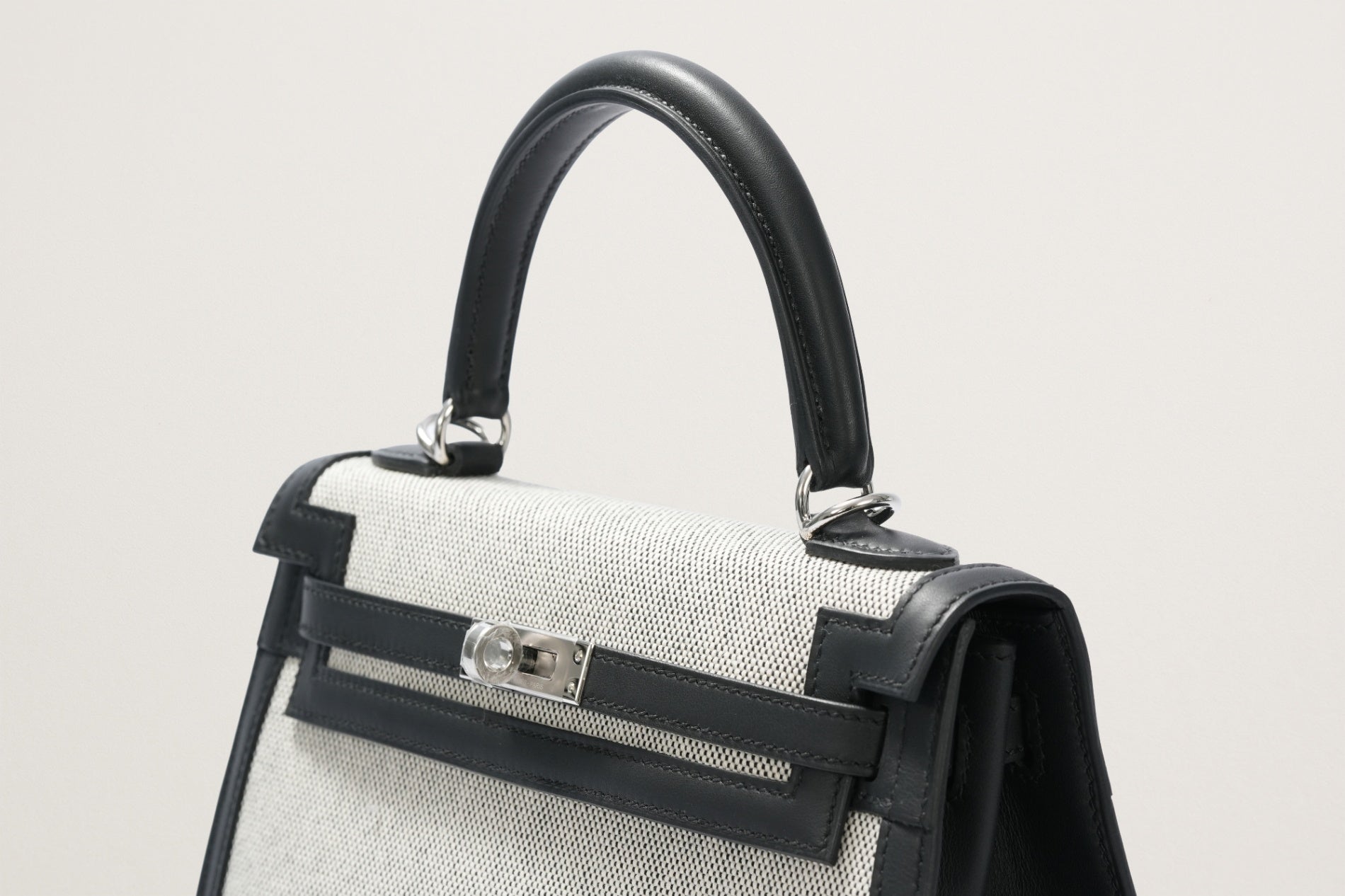 HERMES ケリー25 黒/エクリュ