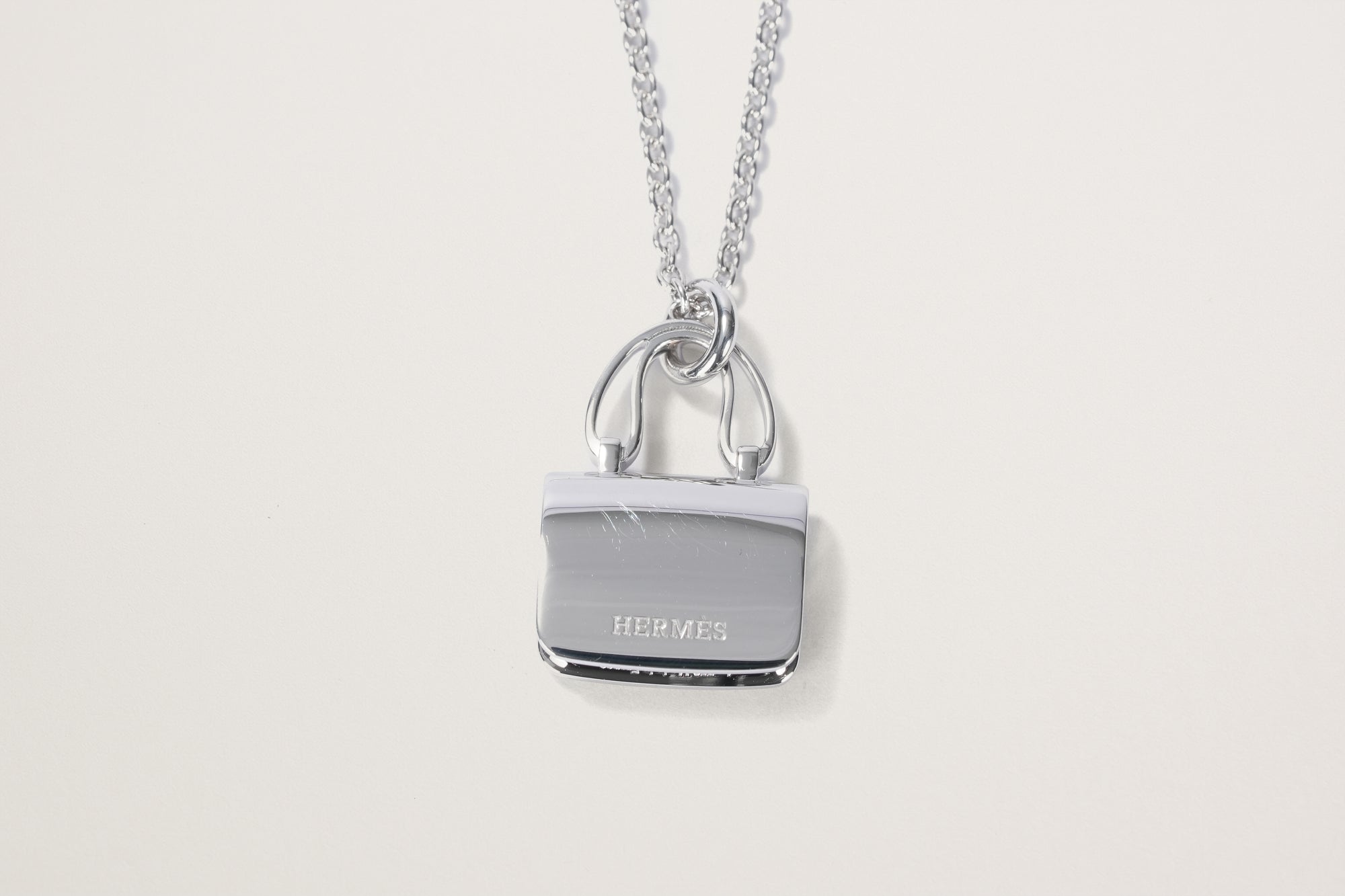 HERMES K18WG アミュレット コンスタンス ダイヤモンドネックレス