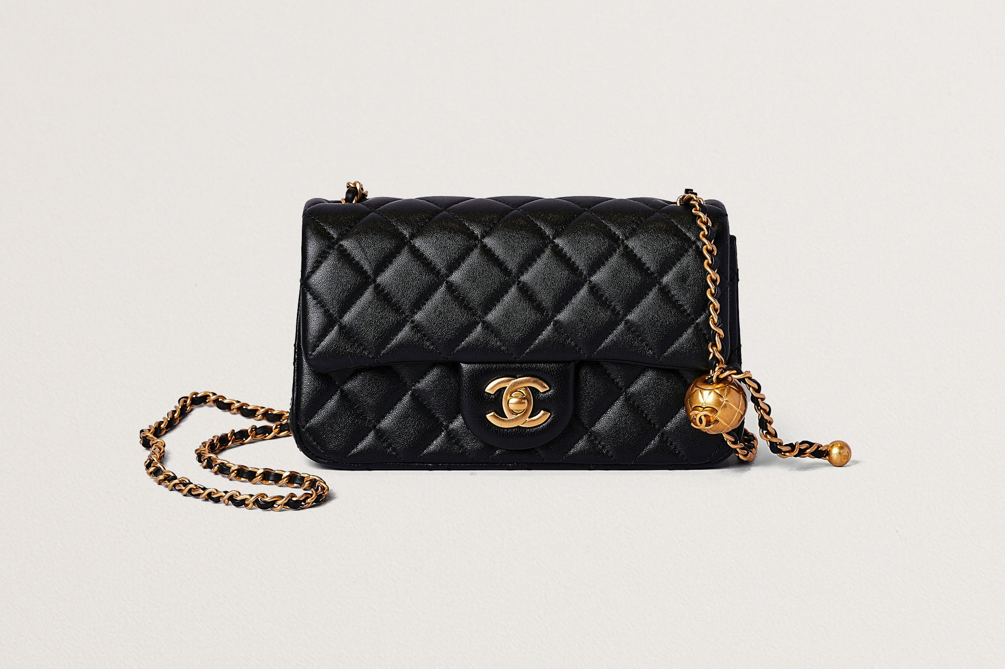 CHANEL マトラッセ ミニフラップバッグ20 ココボール