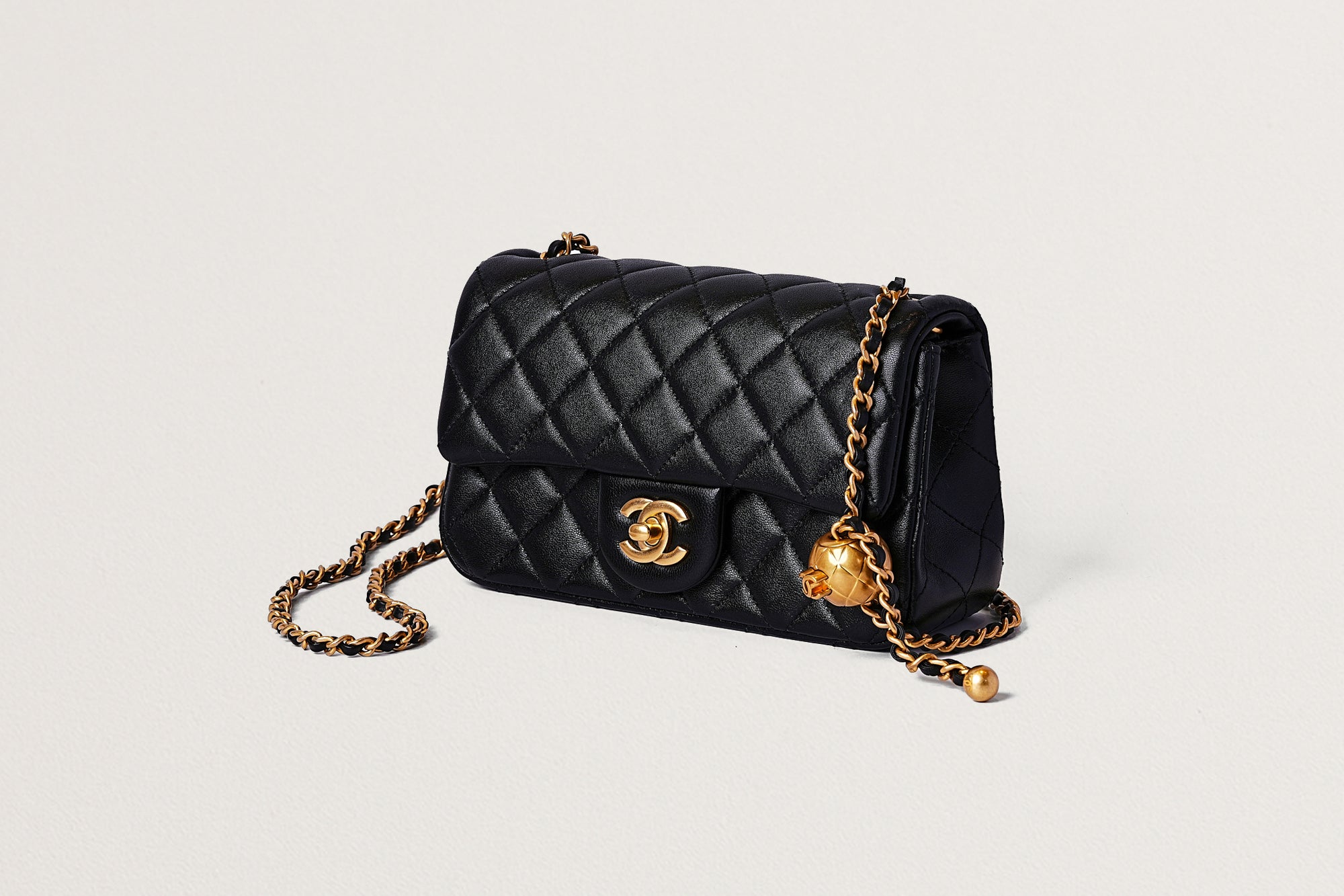 CHANEL マトラッセ ミニフラップバッグ20 ココボール