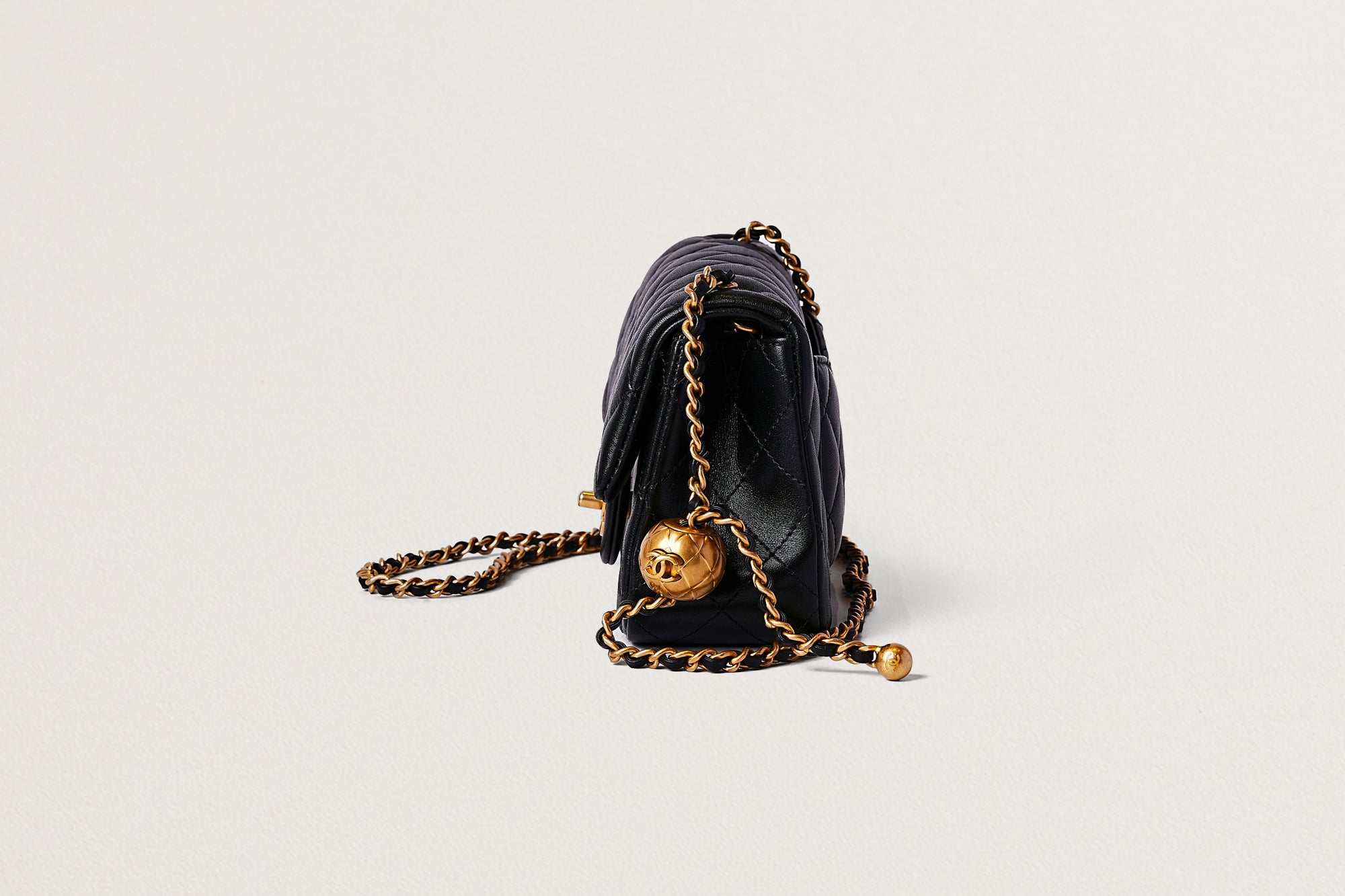 CHANEL マトラッセ ミニフラップバッグ20 ココボール