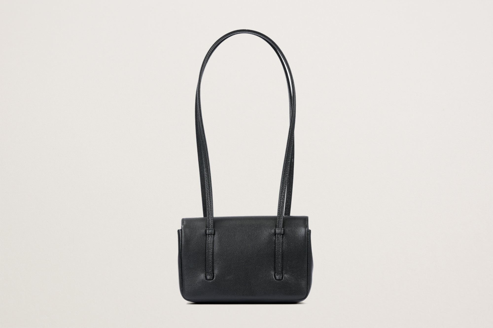 CHANEL ブラックレザー クラッチバッグ CHANEL ストラップ クラッチ バッグ – GINZA SATAKE