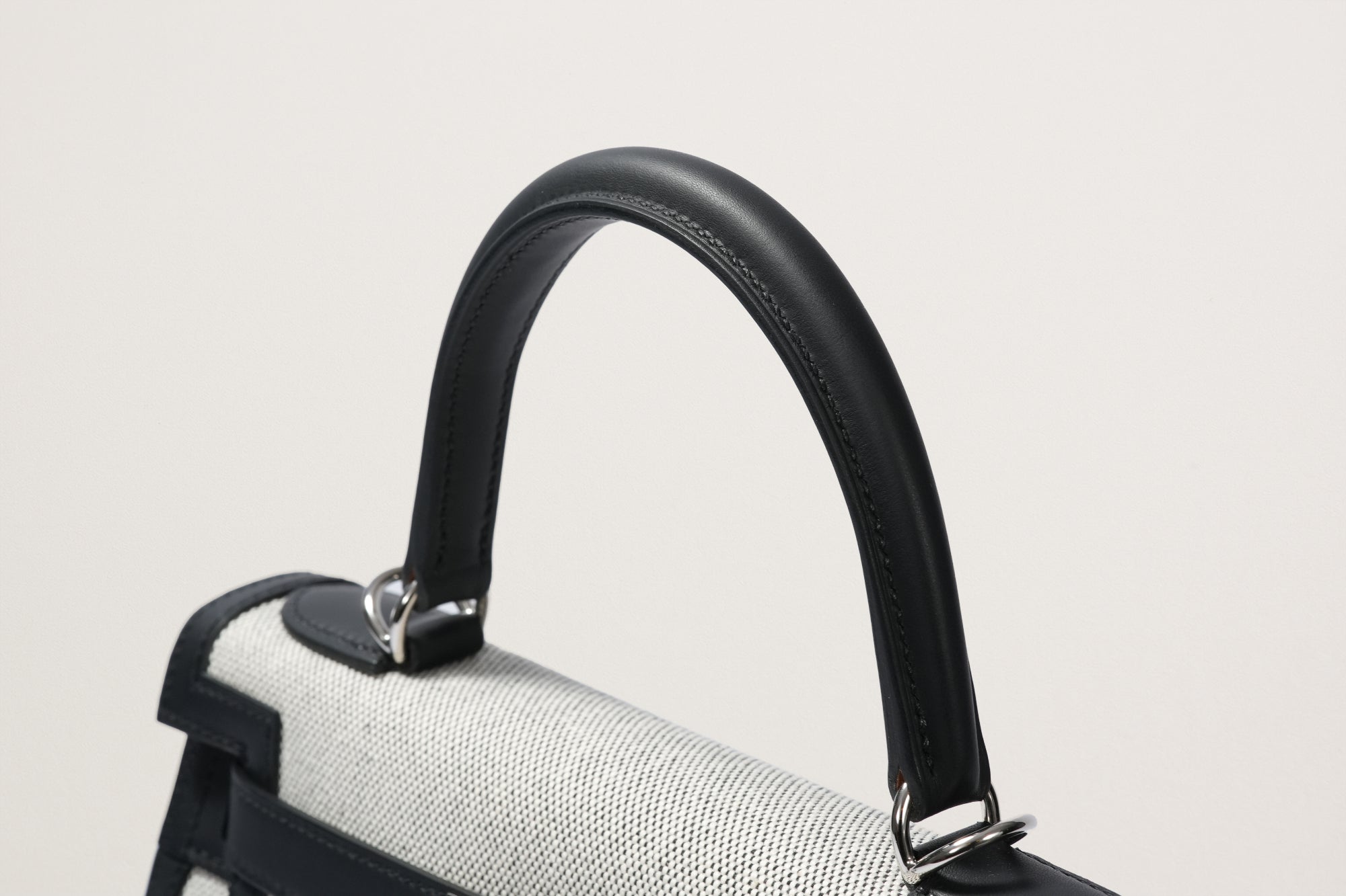 HERMES ケリー28 黒/エクリュ