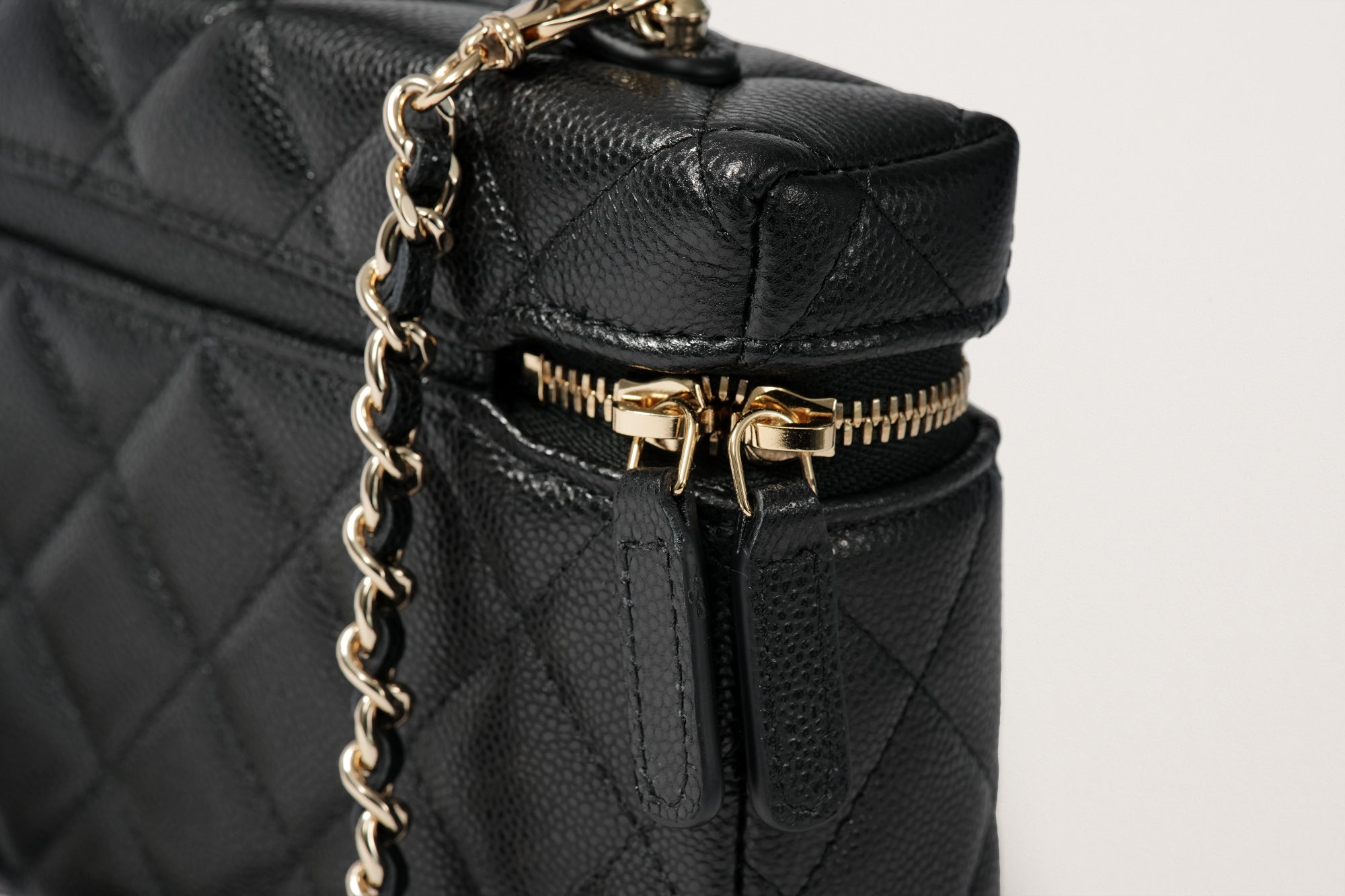 CHANEL マトラッセ スモールヴァニティケース – GINZA SATAKE