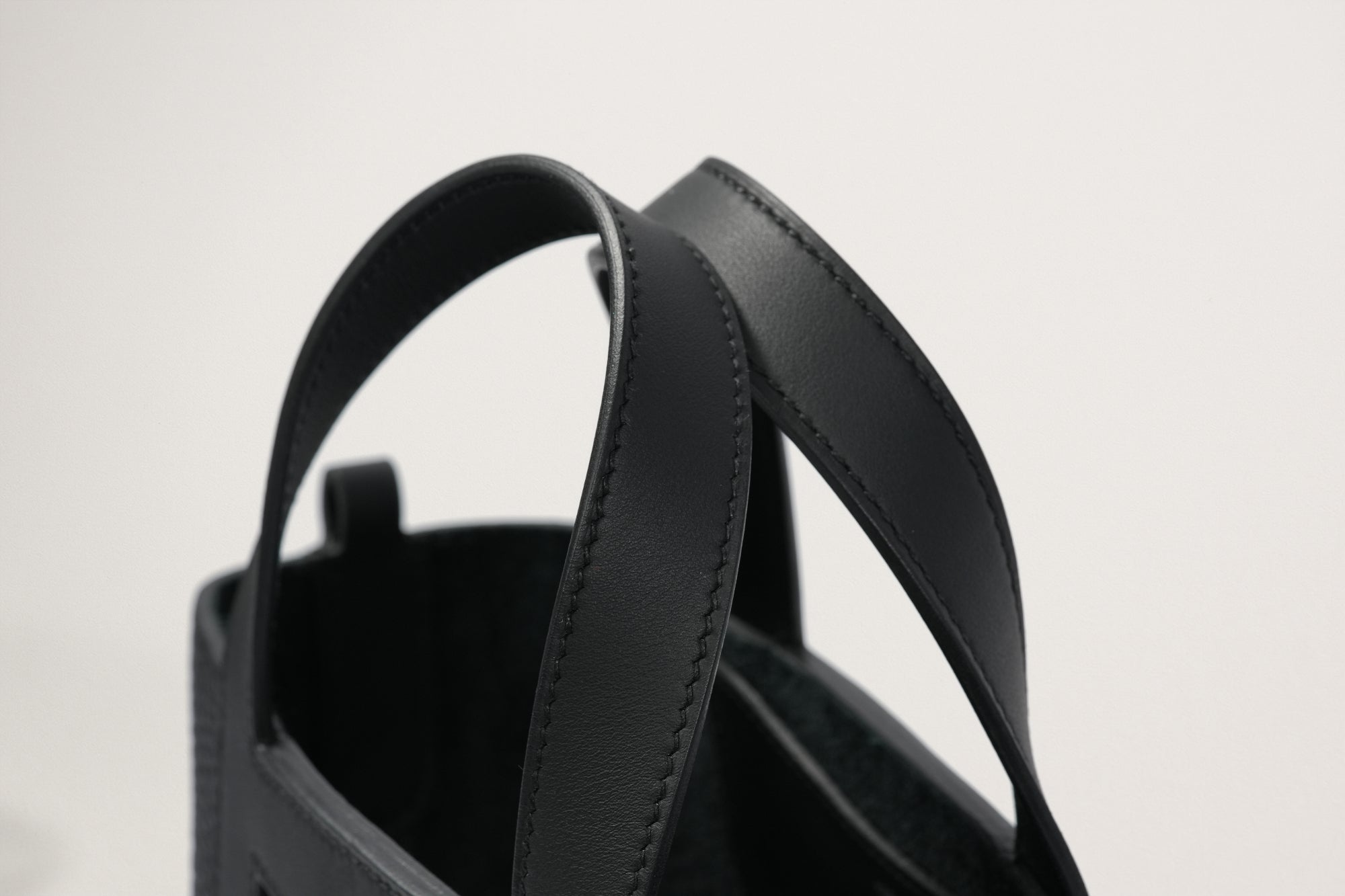 HERMES インザループ18 黒