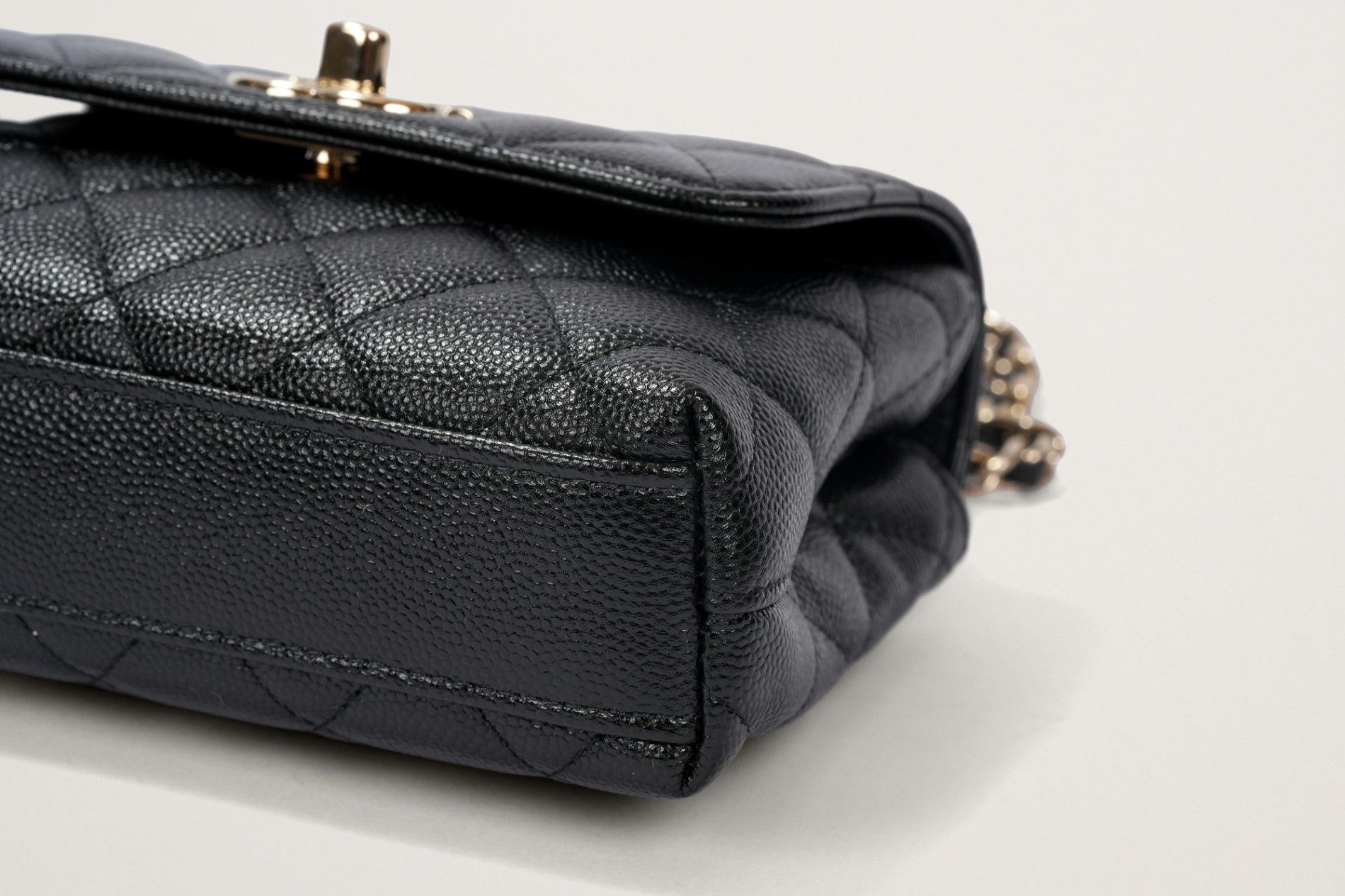 CHANEL マトラッセ ミニミニ ココハンドル チェーンショルダーバッグ